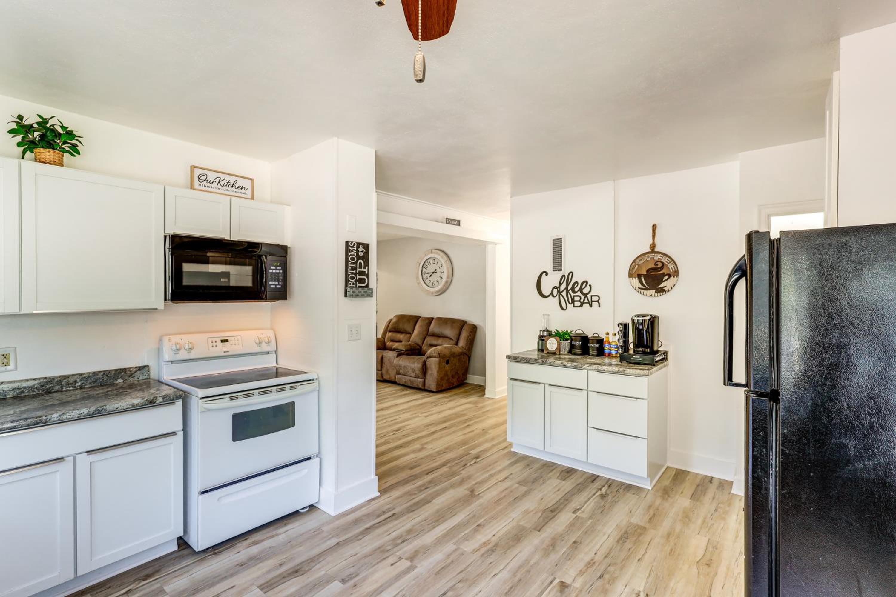 Half-Mi to Dtwn Yankton and River Charming Home!
