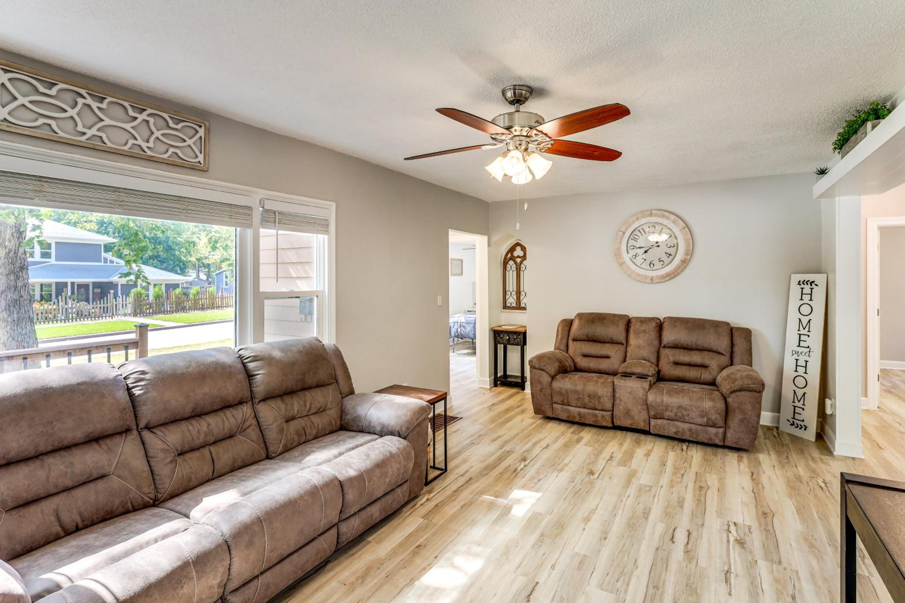 Half-Mi to Dtwn Yankton and River Charming Home!