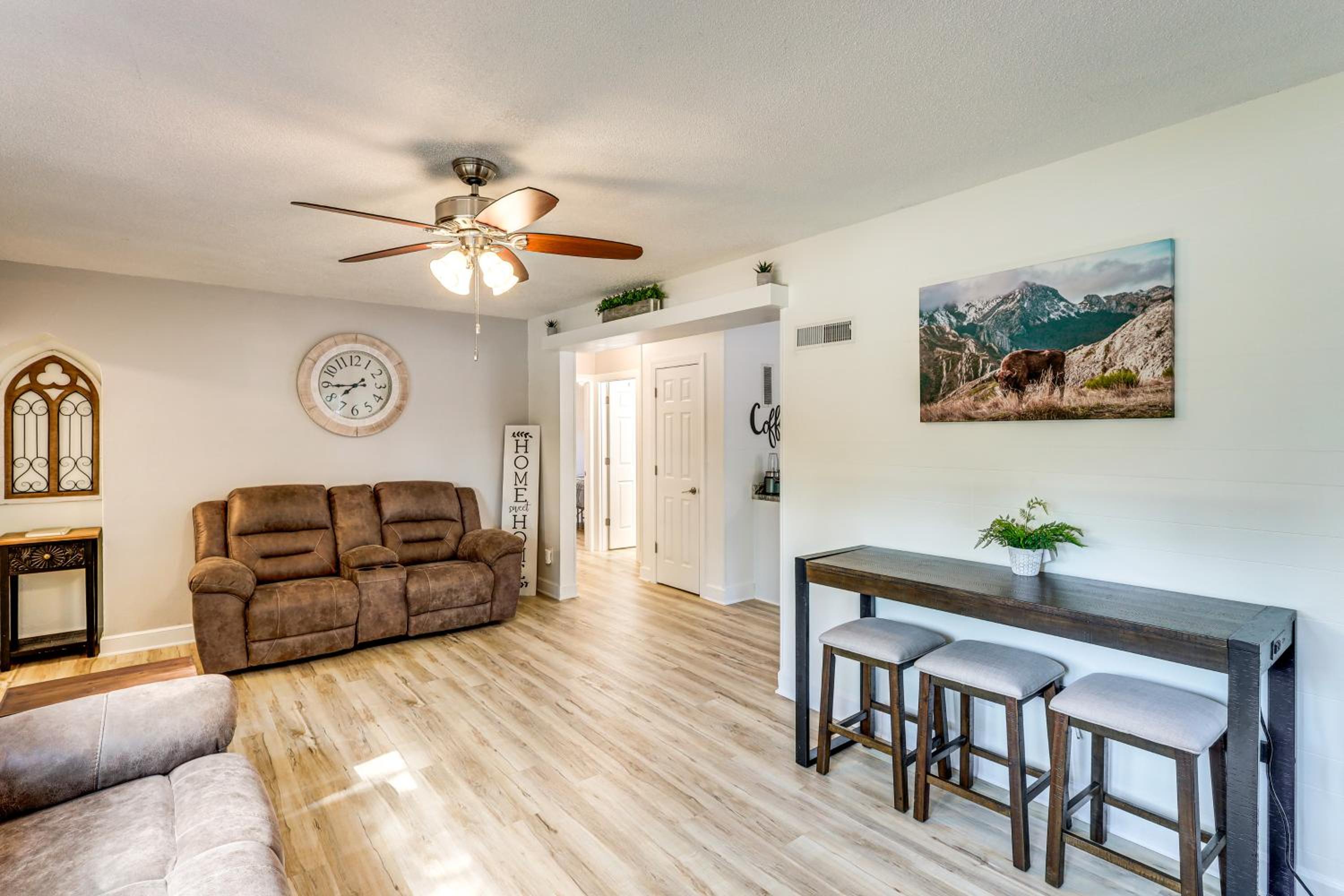 Half-Mi to Dtwn Yankton and River Charming Home!
