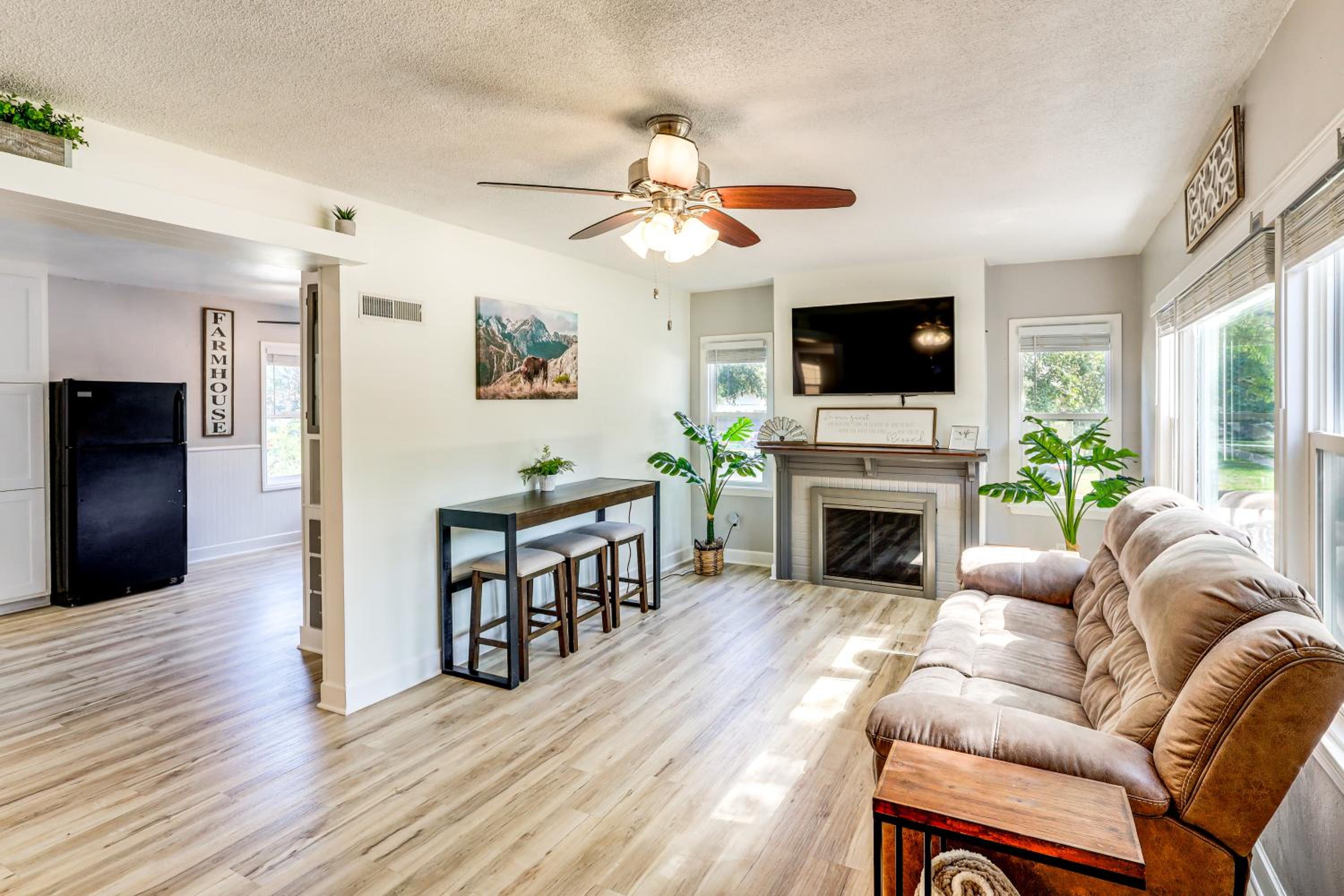Half-Mi to Dtwn Yankton and River Charming Home!