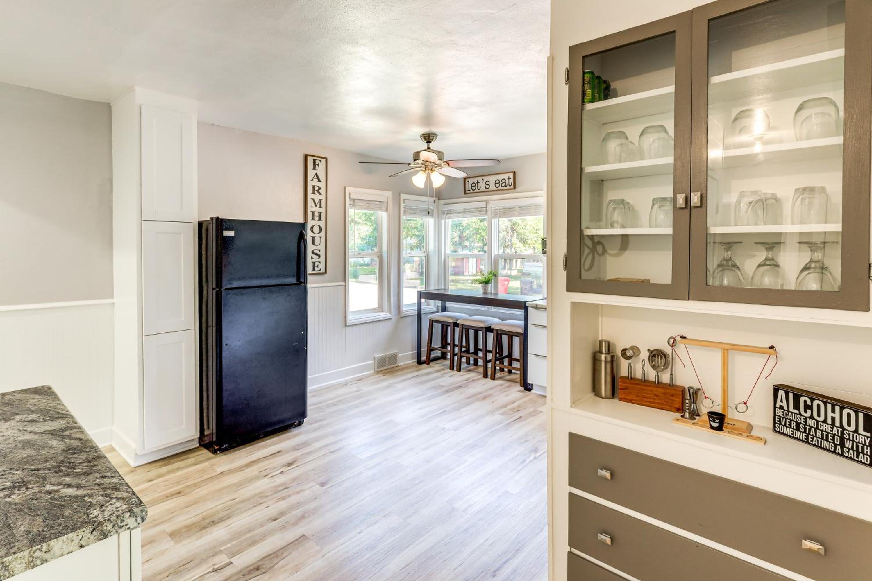 Half-Mi to Dtwn Yankton and River Charming Home!
