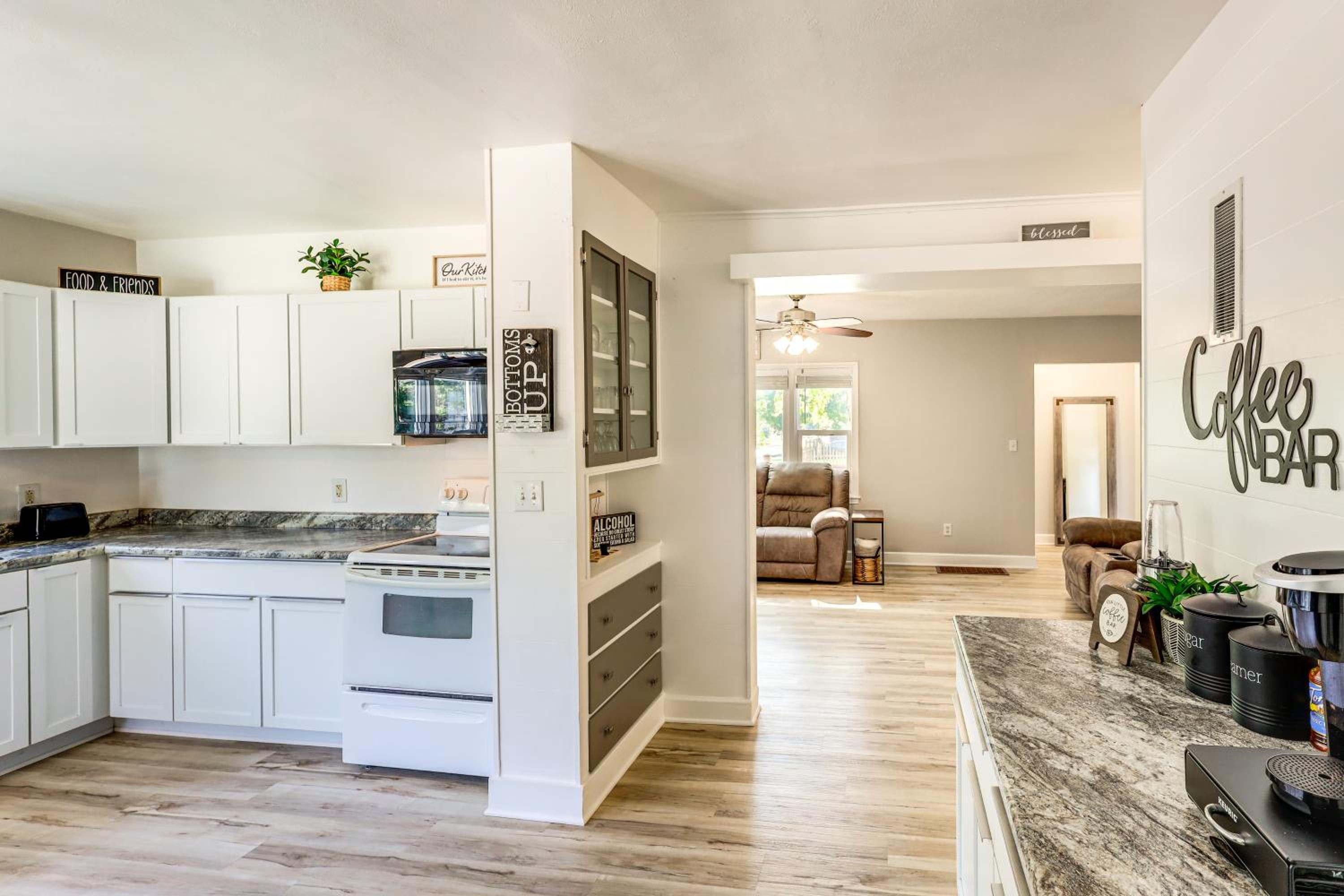 Half-Mi to Dtwn Yankton and River Charming Home!