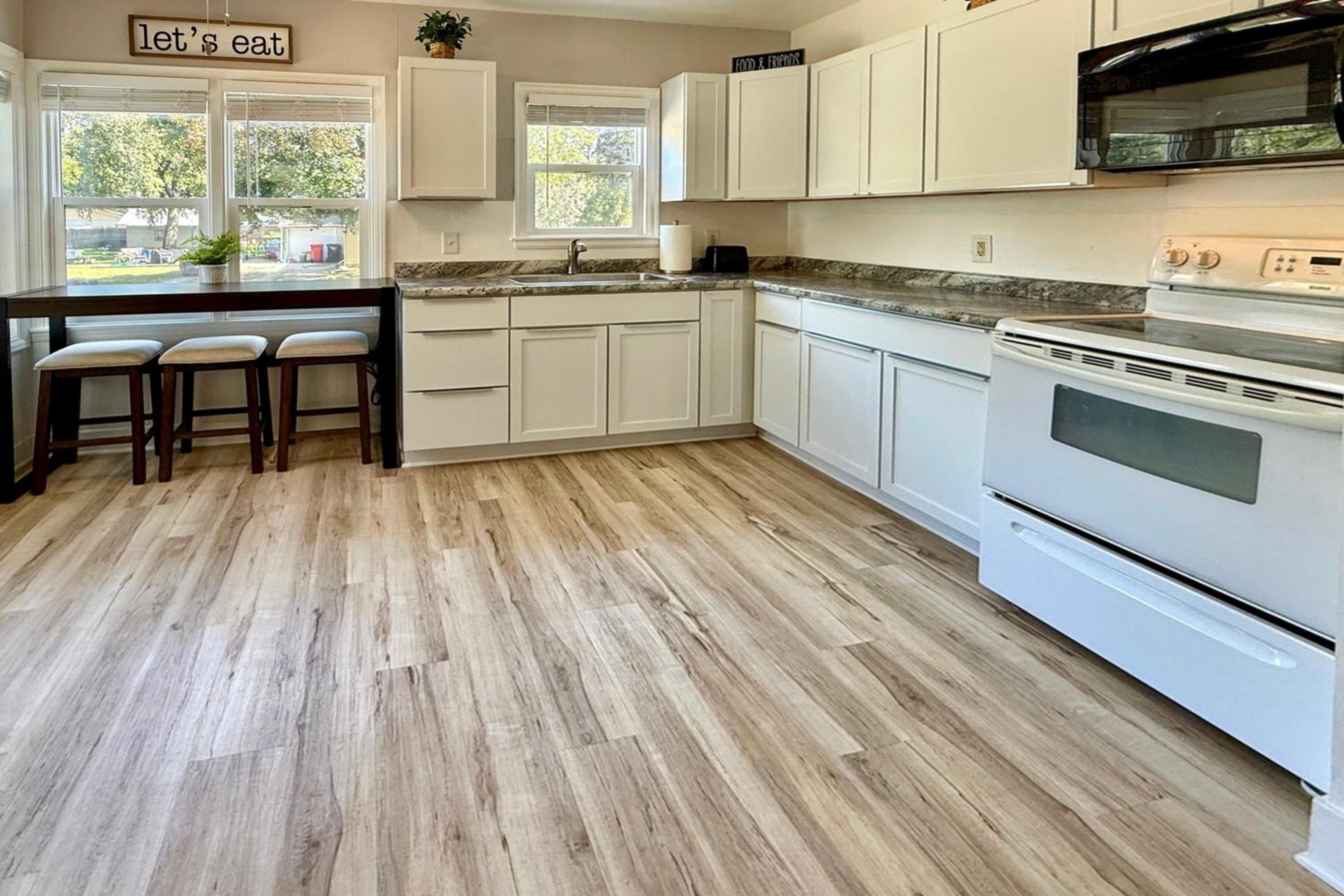 Half-Mi to Dtwn Yankton and River Charming Home!