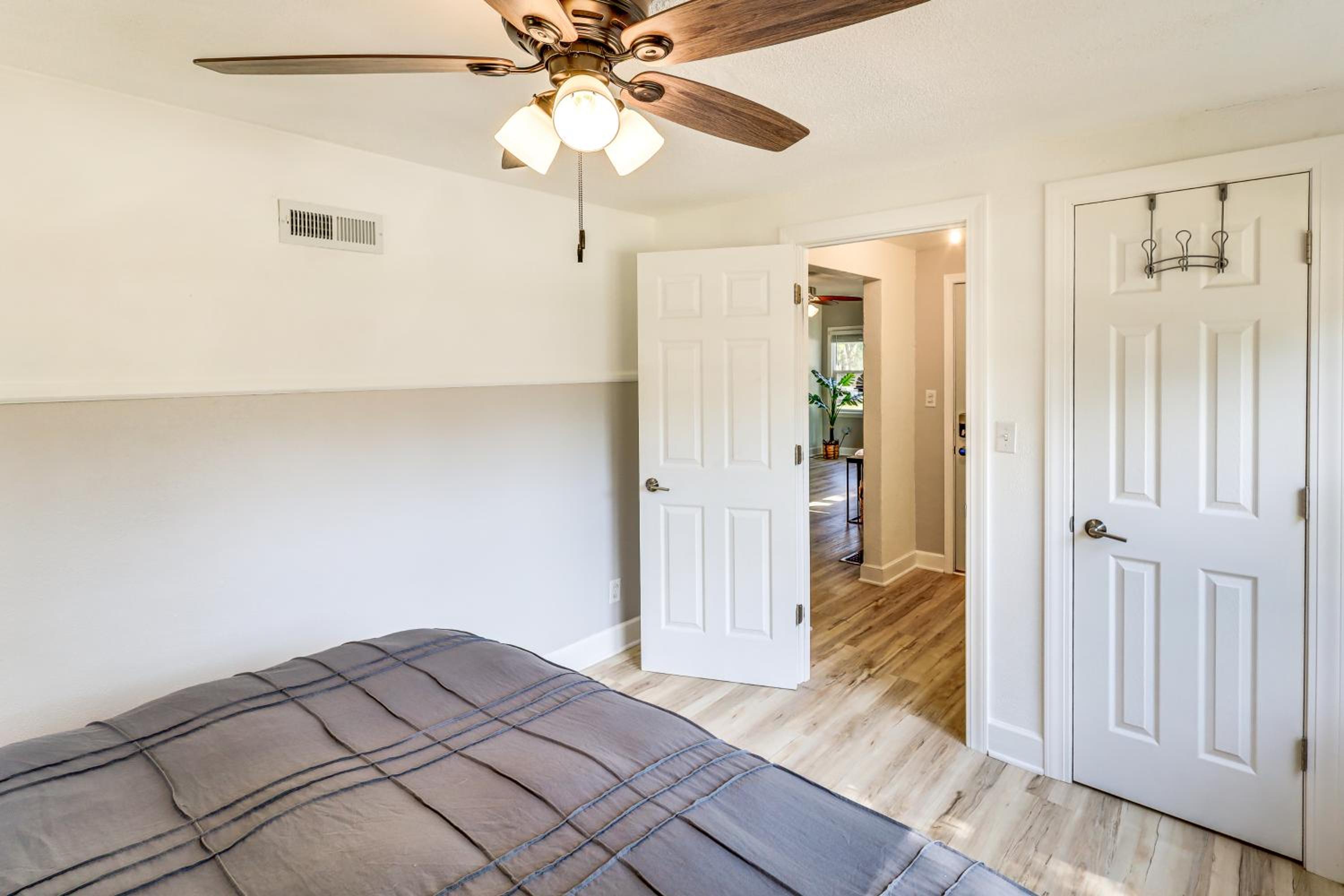Half-Mi to Dtwn Yankton and River Charming Home!