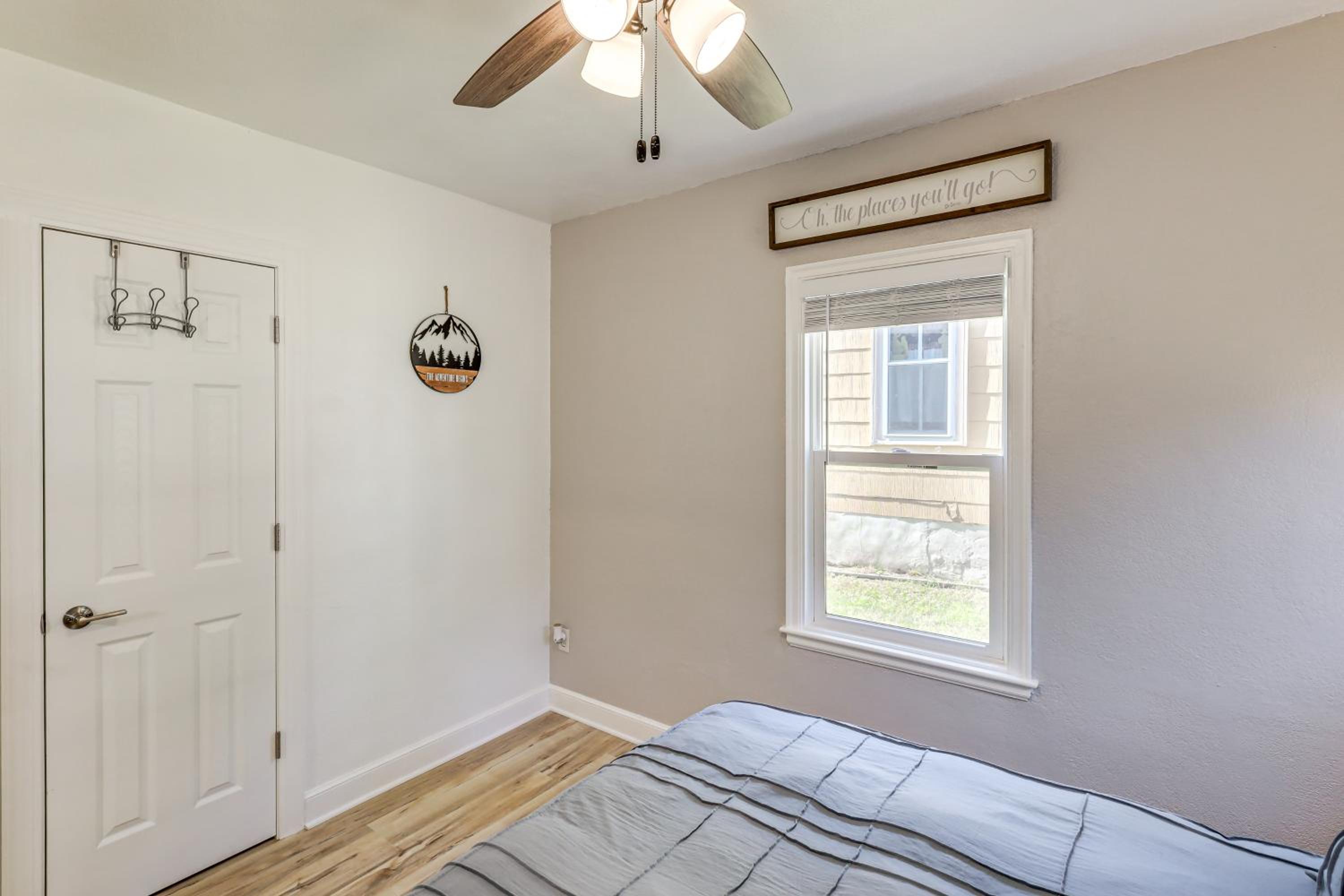 Half-Mi to Dtwn Yankton and River Charming Home!