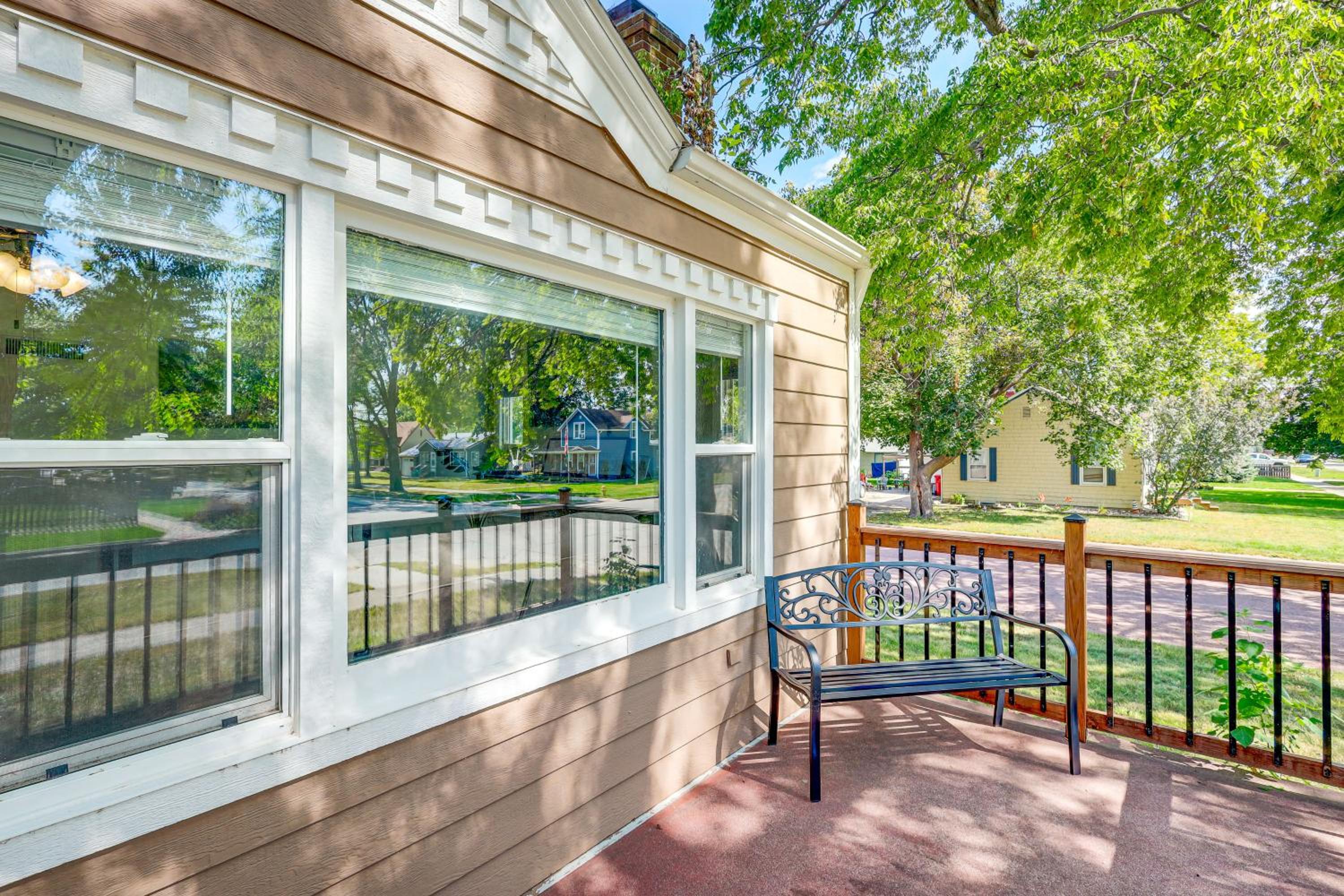 Half-Mi to Dtwn Yankton and River Charming Home!