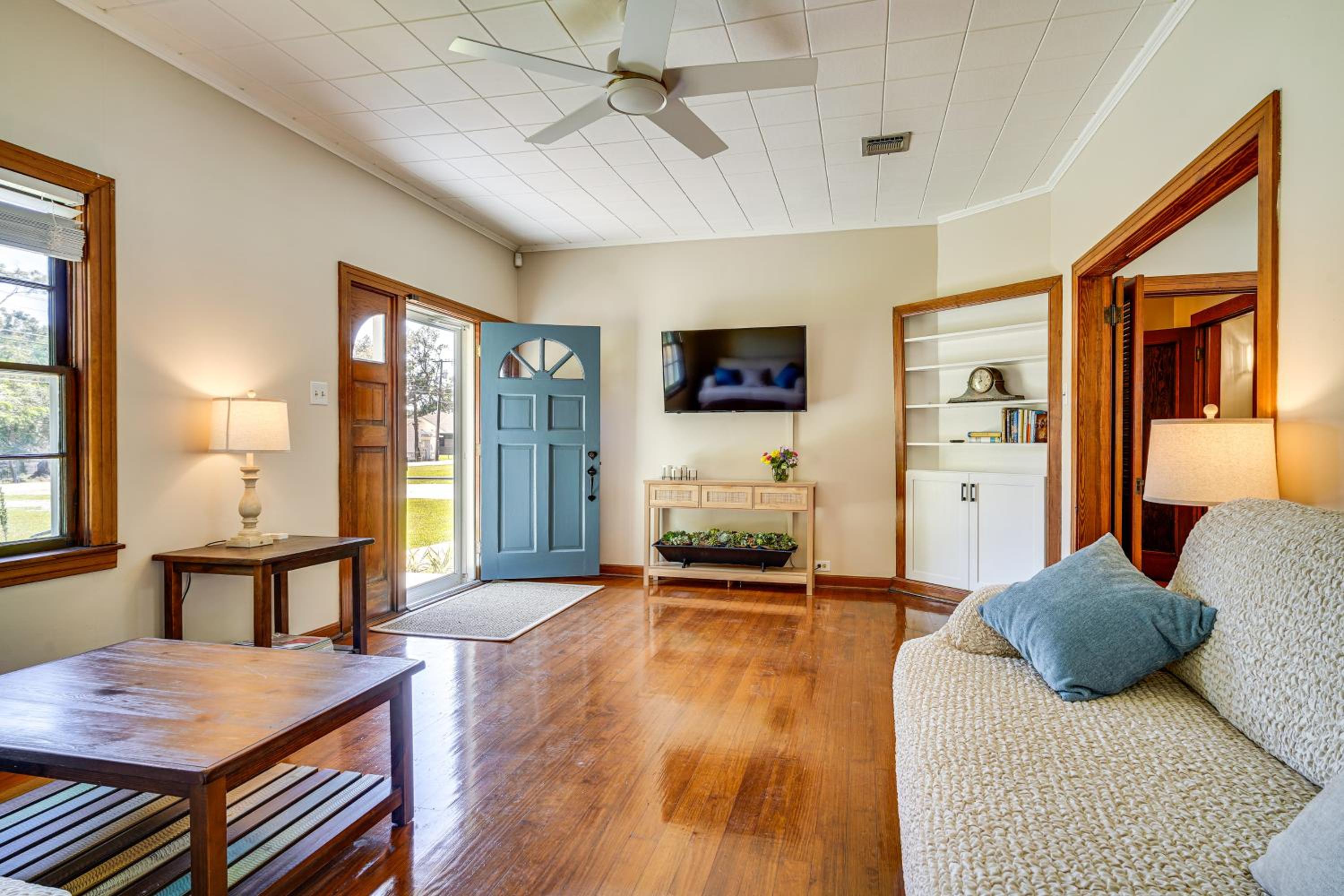 Peaceful Patio and Sunroom Baldwin Retreat