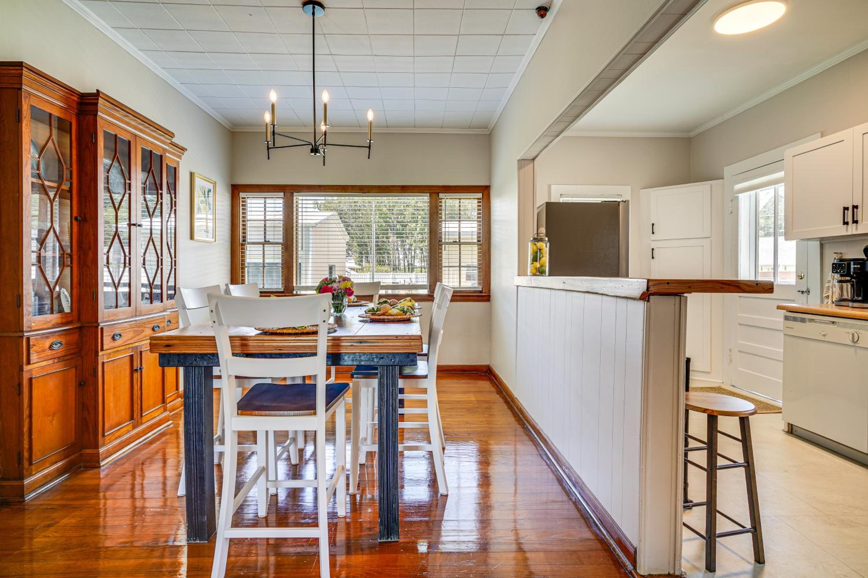 Peaceful Patio and Sunroom Baldwin Retreat