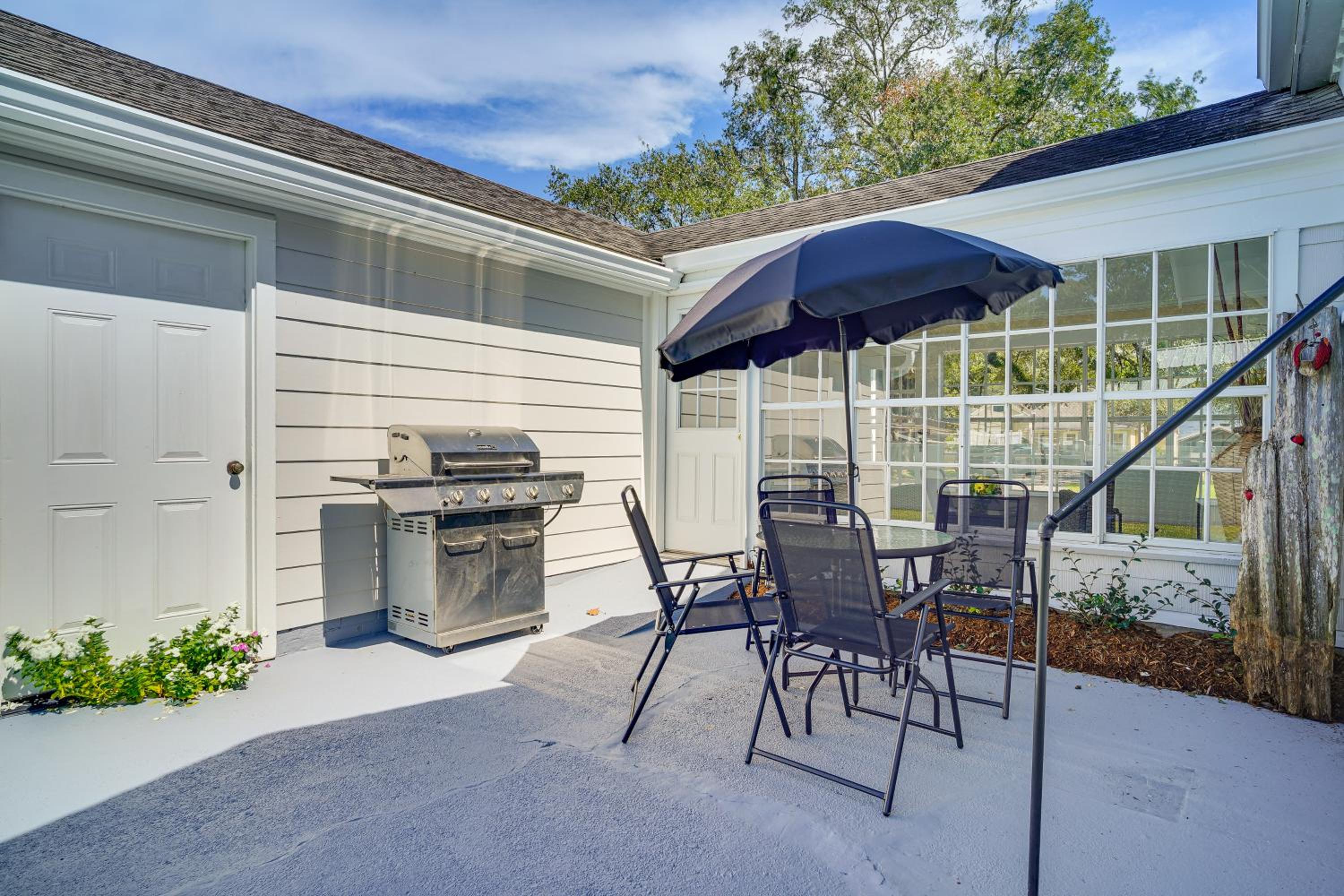 Peaceful Patio and Sunroom Baldwin Retreat