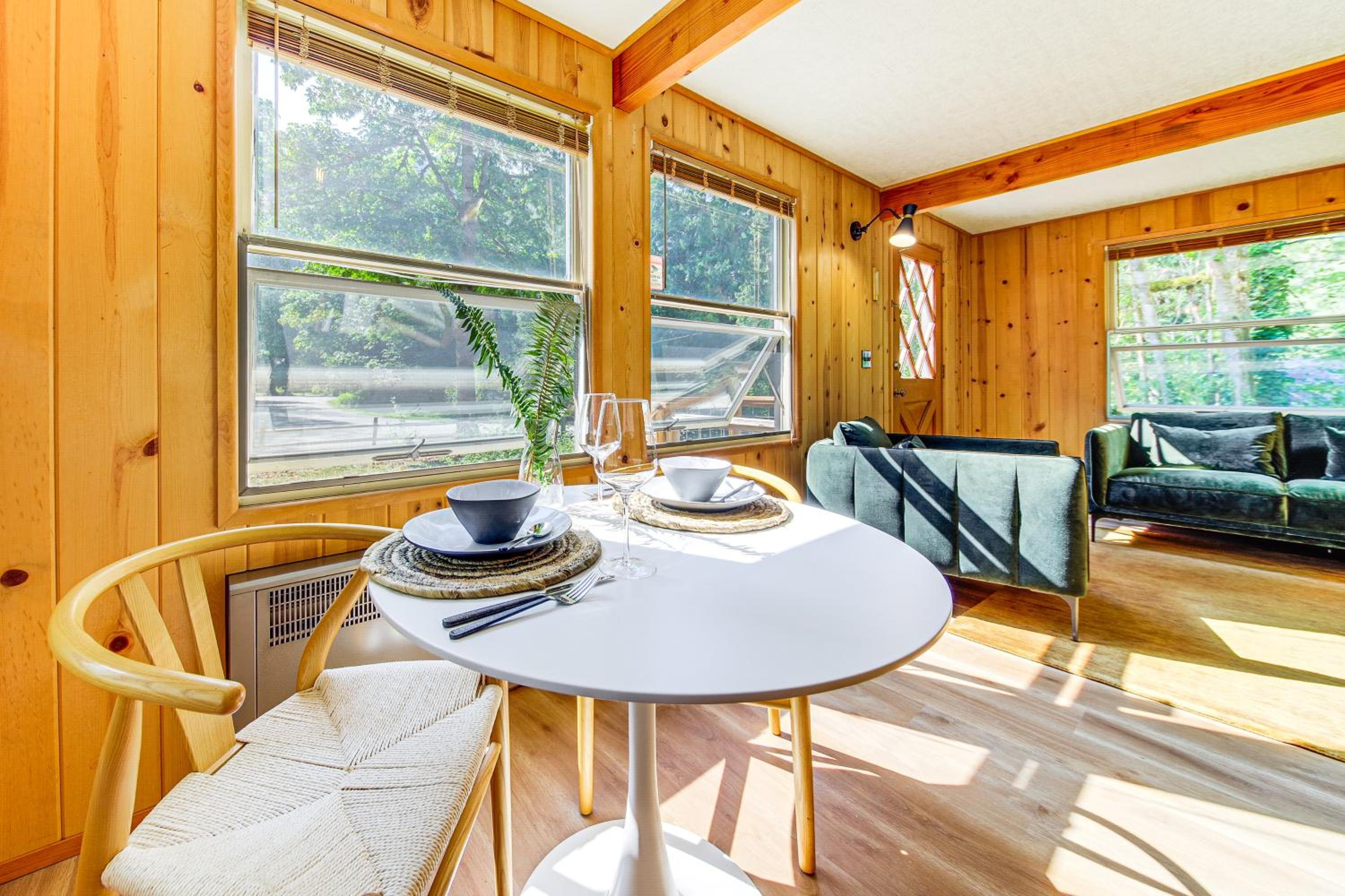 Walk to Skykomish River Wooded Escape with Fire Pit