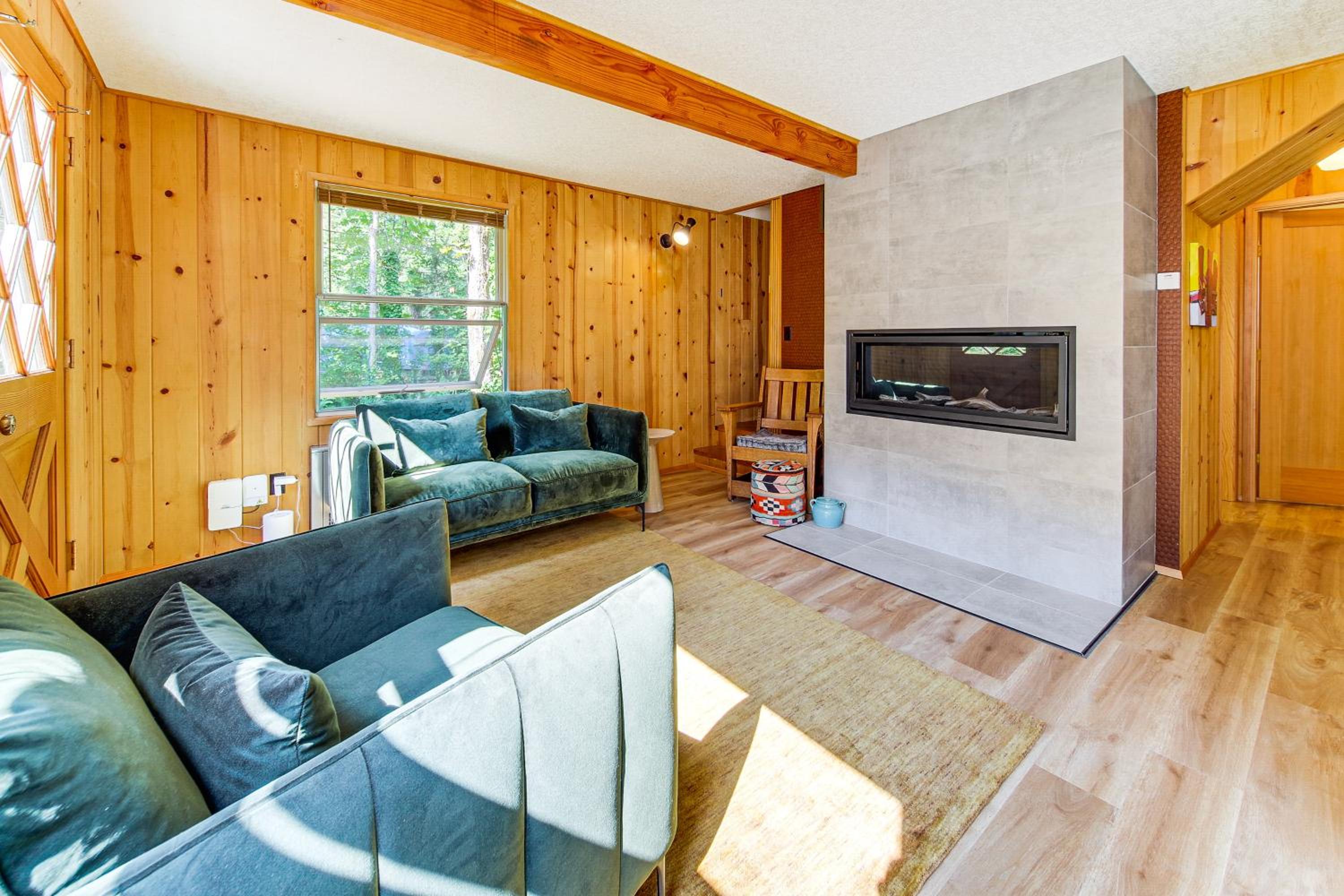 Walk to Skykomish River Wooded Escape with Fire Pit