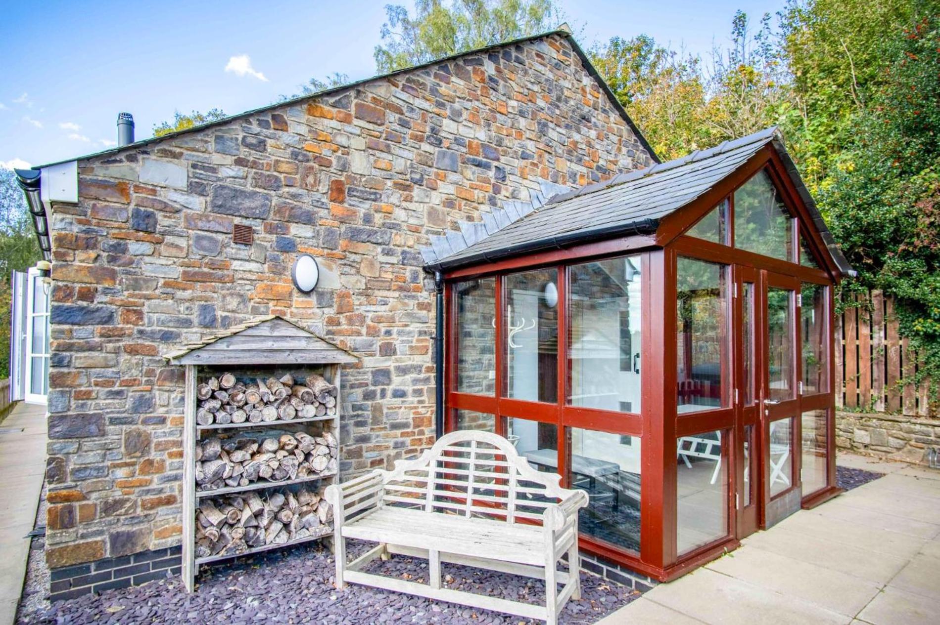 The Barn - 4 Bedroom - Tyn-Y-Coed Farm - Cardiff