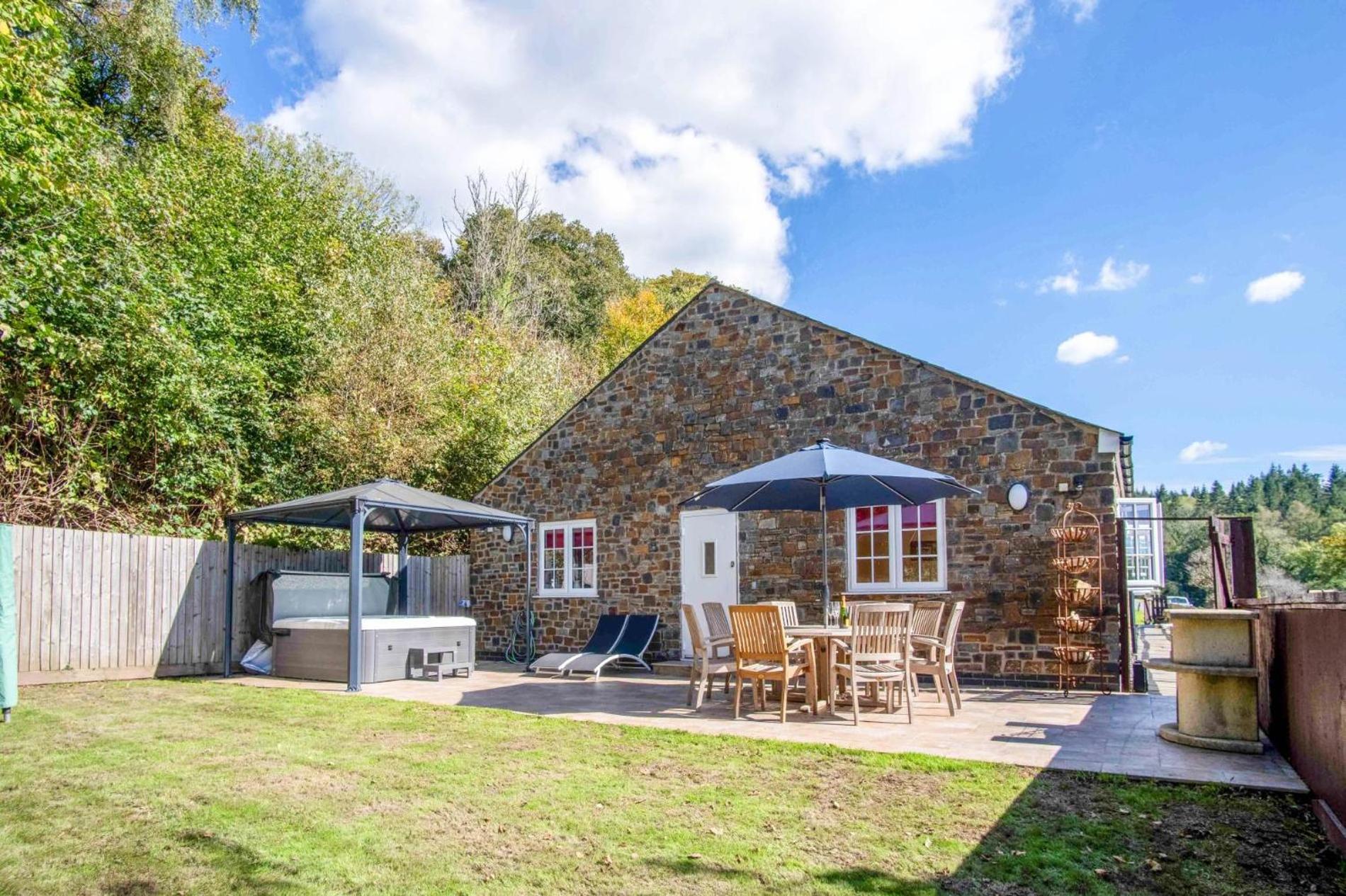 The Barn - 4 Bedroom - Tyn-Y-Coed Farm - Cardiff
