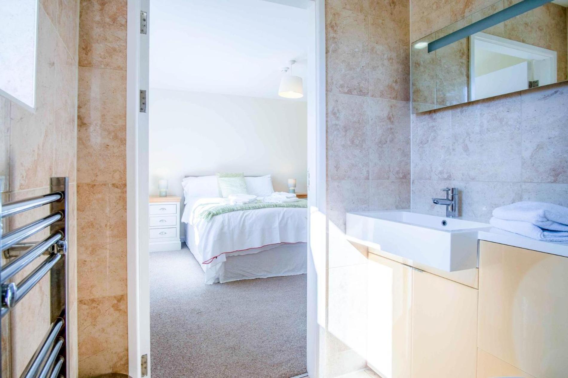 The Barn - 4 Bedroom - Tyn-Y-Coed Farm - Cardiff