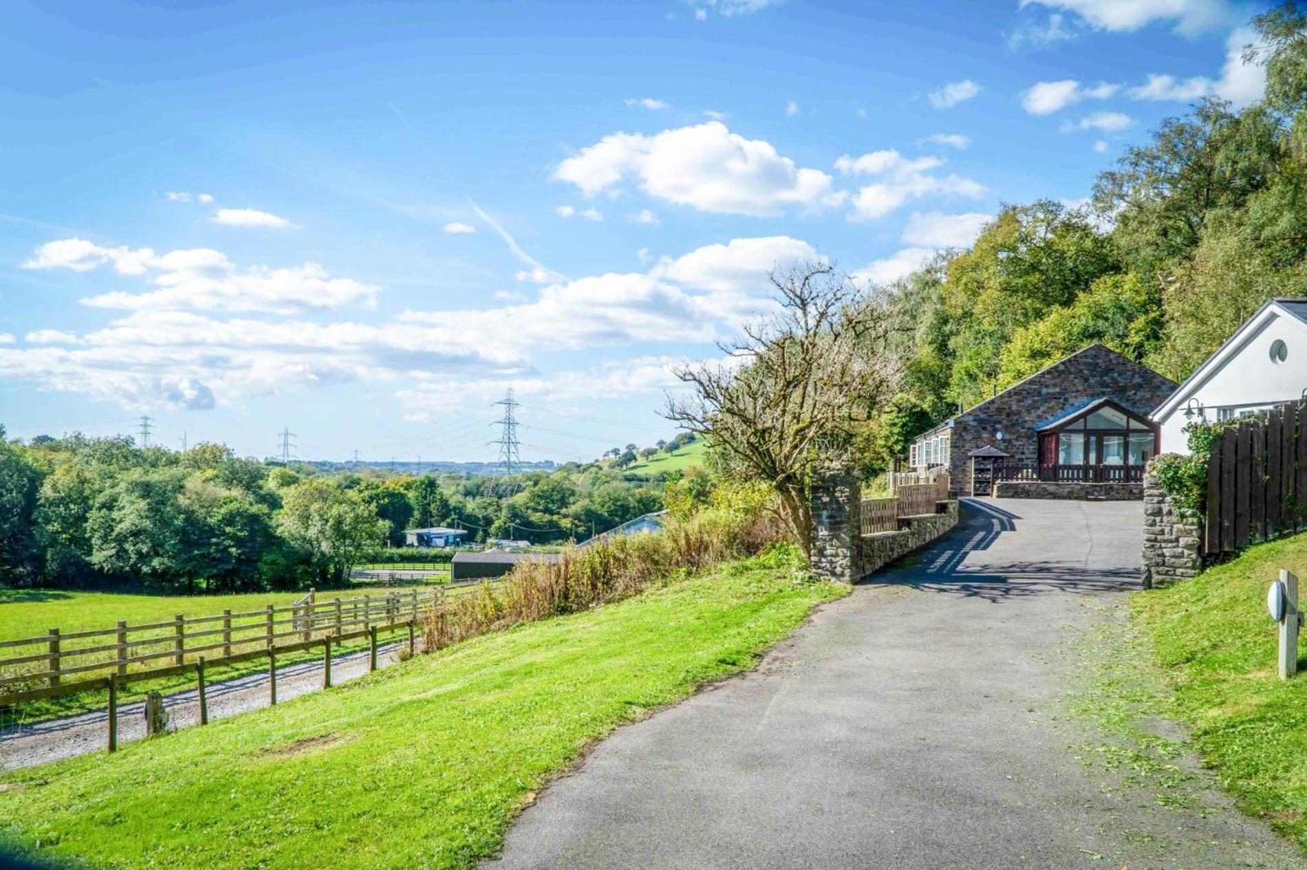 The Barn - 4 Bedroom - Tyn-Y-Coed Farm - Cardiff