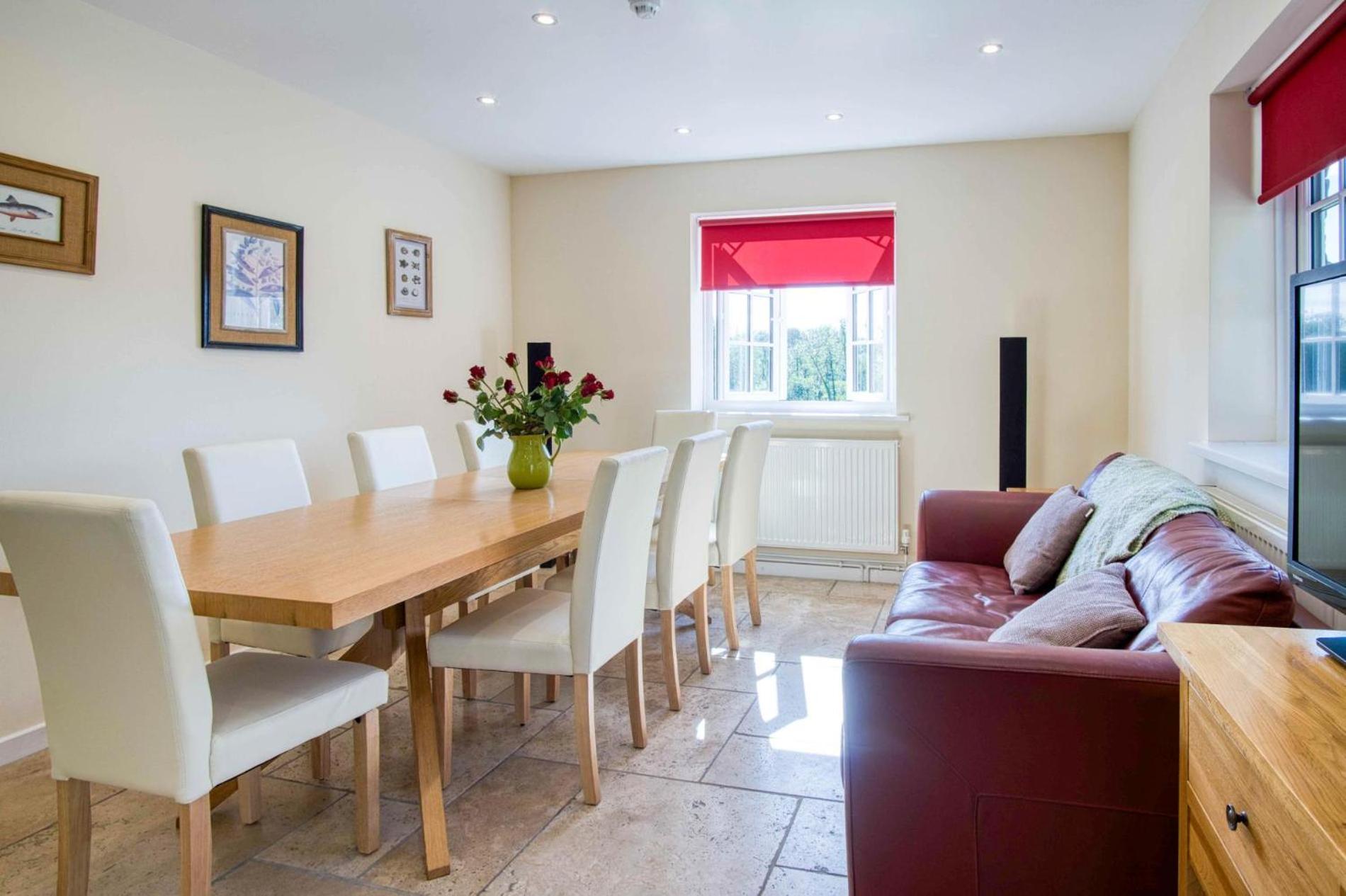 The Barn - 4 Bedroom - Tyn-Y-Coed Farm - Cardiff