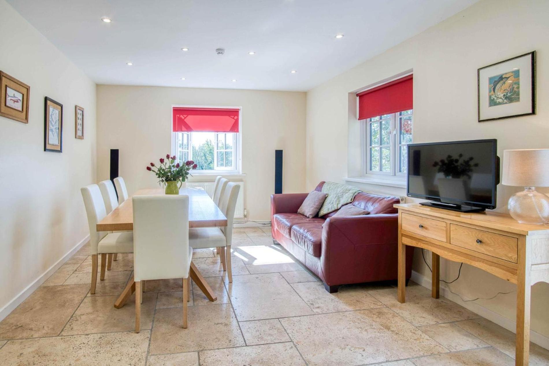 The Barn - 4 Bedroom - Tyn-Y-Coed Farm - Cardiff