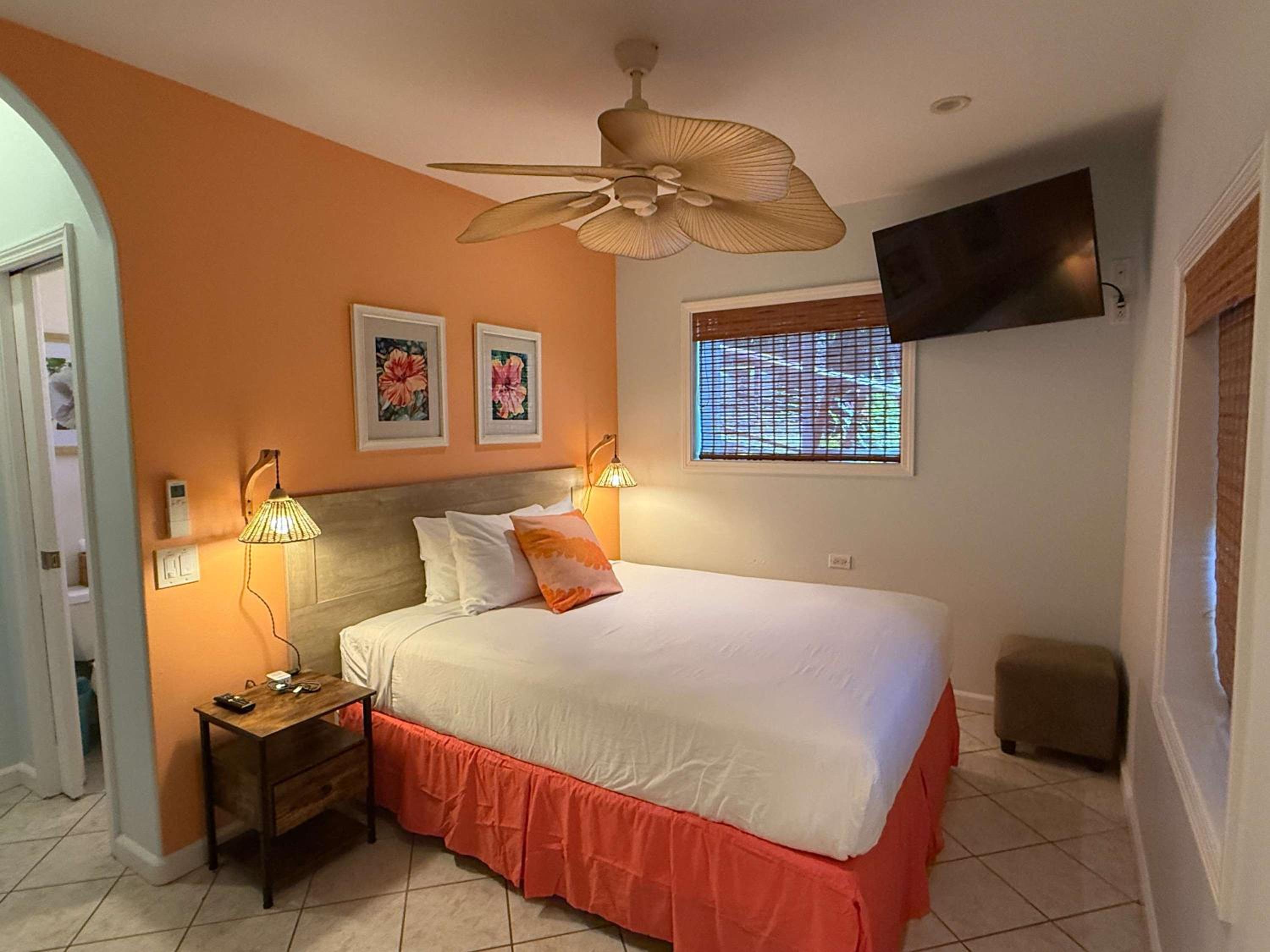 Maui B&B - 3 Ensuite Rooms - Steps from Beach w AC