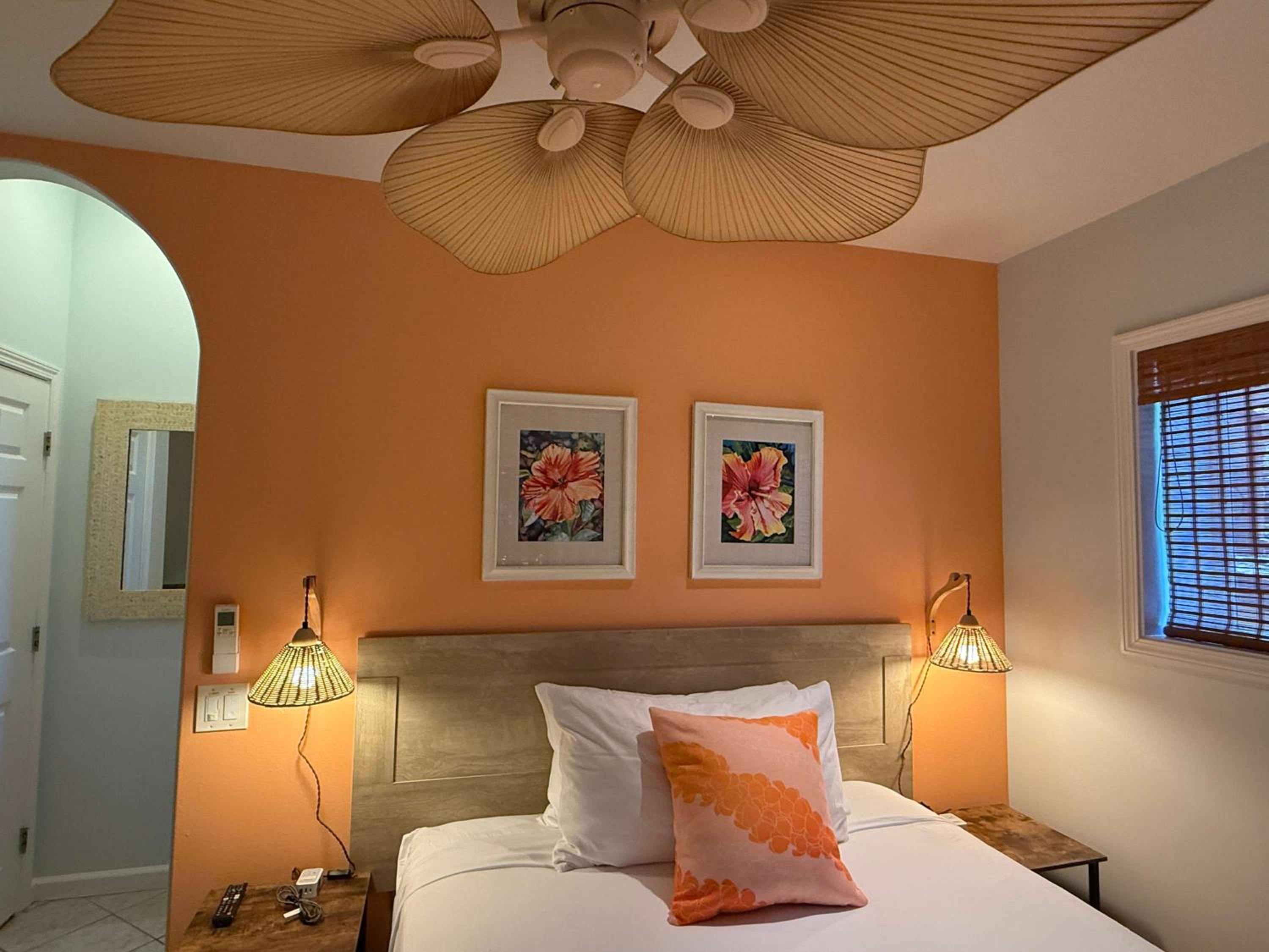 Maui B&B - 3 Ensuite Rooms - Steps from Beach w AC