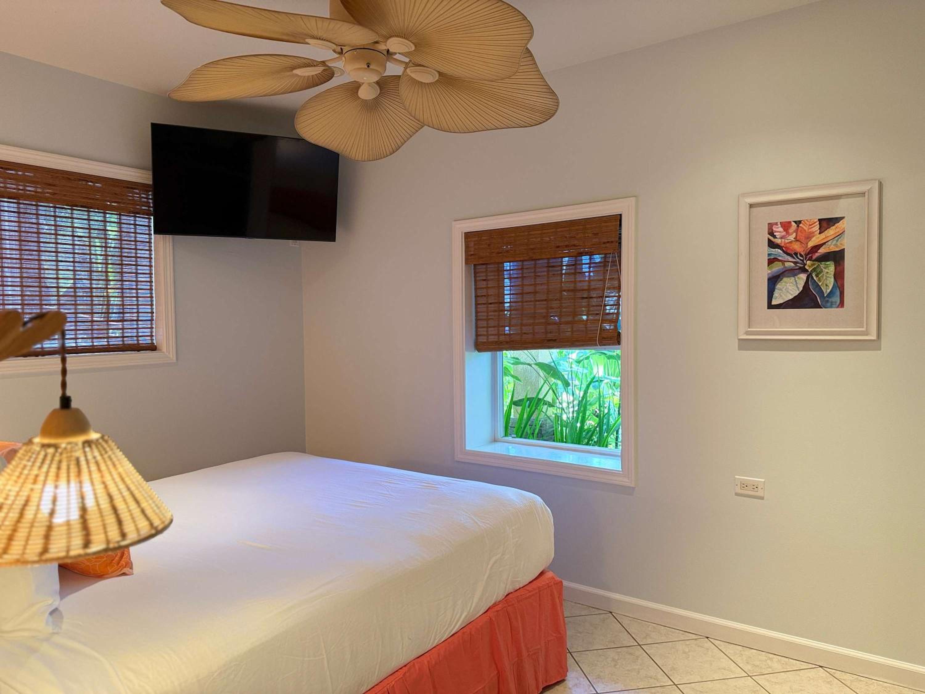 Maui B&B - 3 Ensuite Rooms - Steps from Beach w AC
