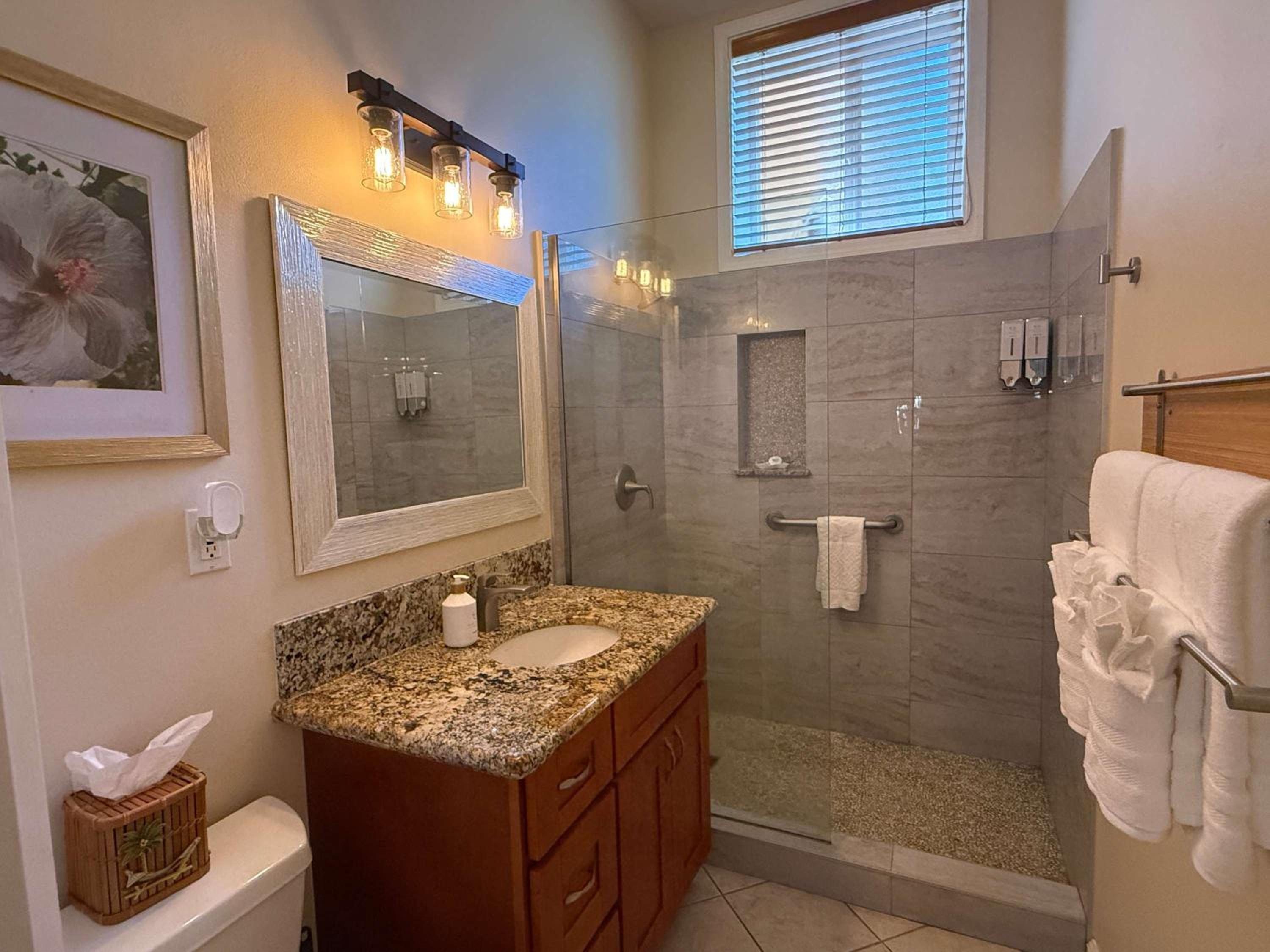 Maui B&B - 3 Ensuite Rooms - Steps from Beach w AC