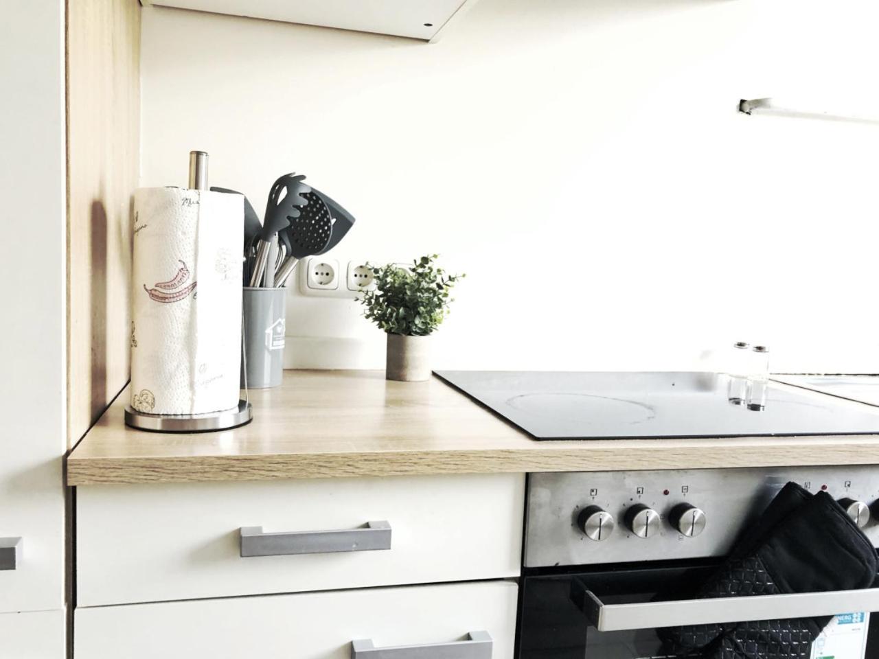HolidayHome Aparments I Spaceous Room in BER-Reinickendorf 1 Min to Metro Station