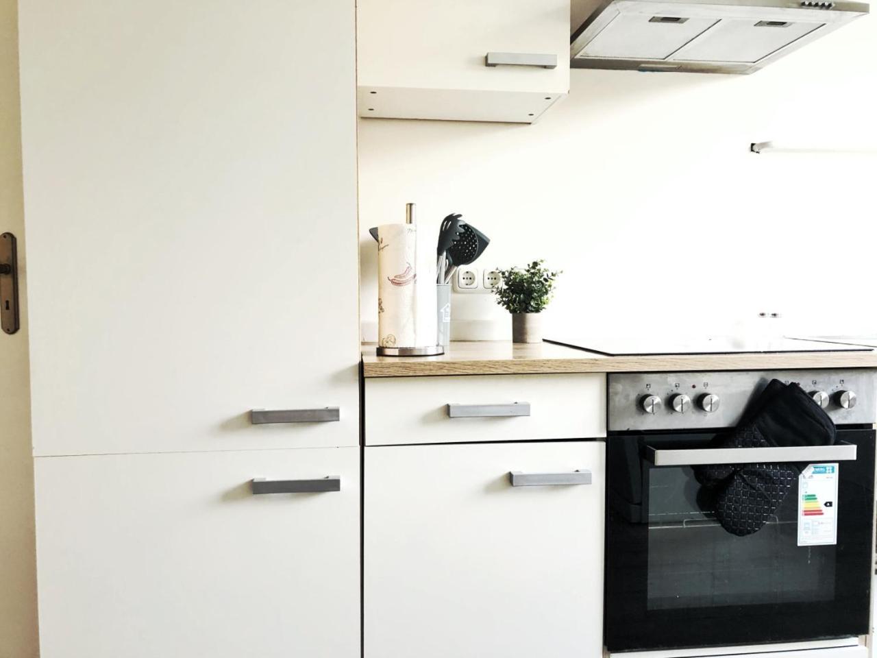 HolidayHome Aparments I Spaceous Room in BER-Reinickendorf 1 Min to Metro Station