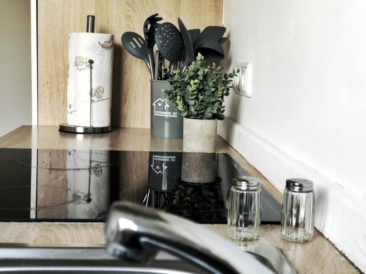 HolidayHome Aparments I Spaceous Room in BER-Reinickendorf 1 Min to Metro Station
