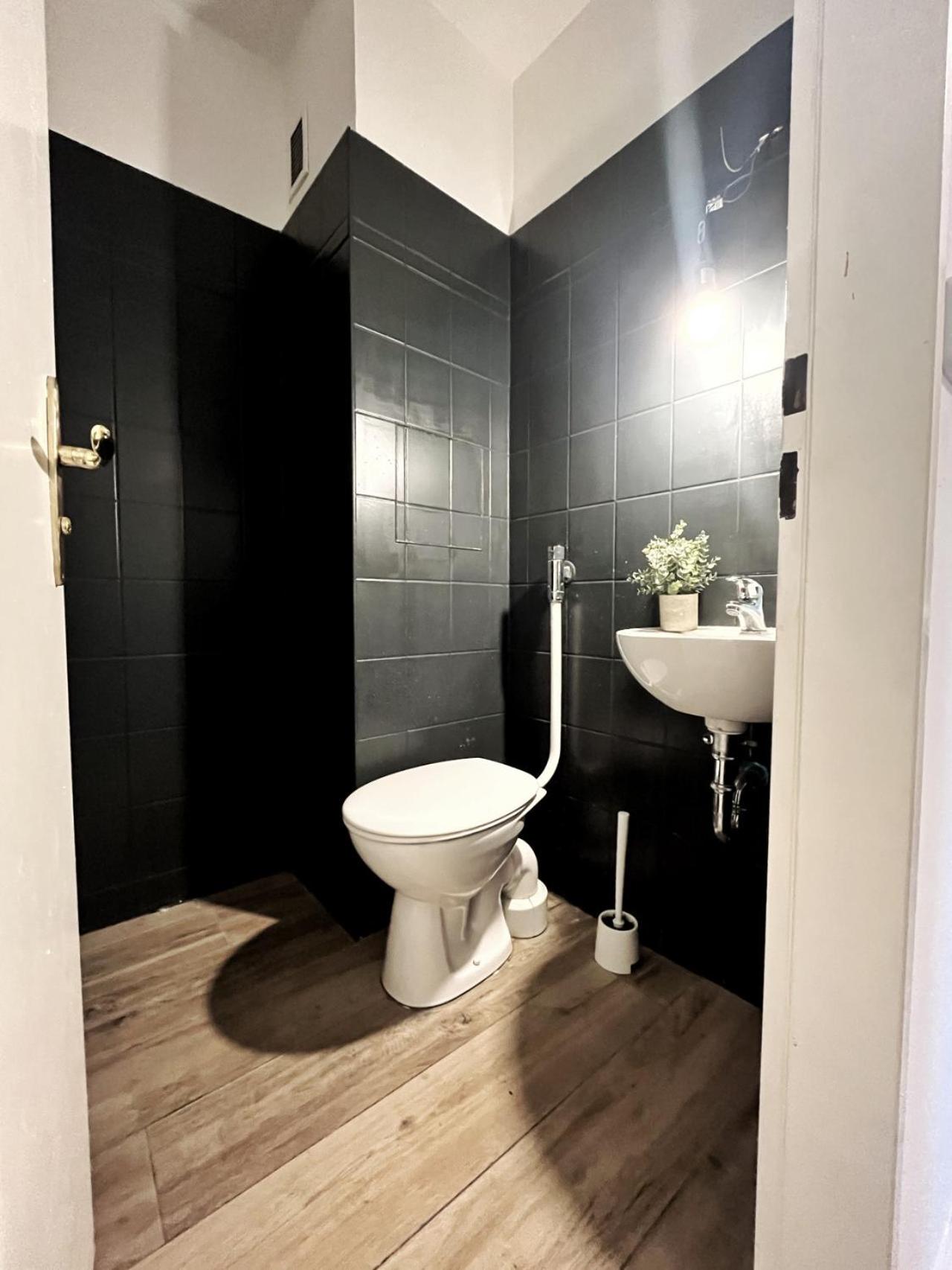 HolidayHome Aparments I Spaceous Room in BER-Reinickendorf 1 Min to Metro Station