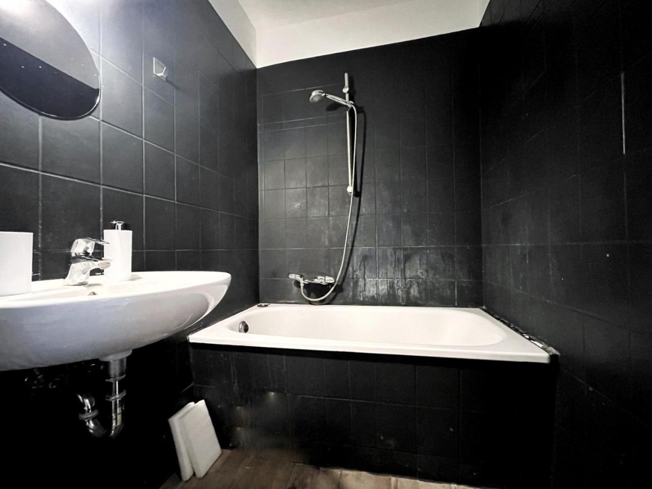 HolidayHome Aparments I Spaceous Room in BER-Reinickendorf 1 Min to Metro Station