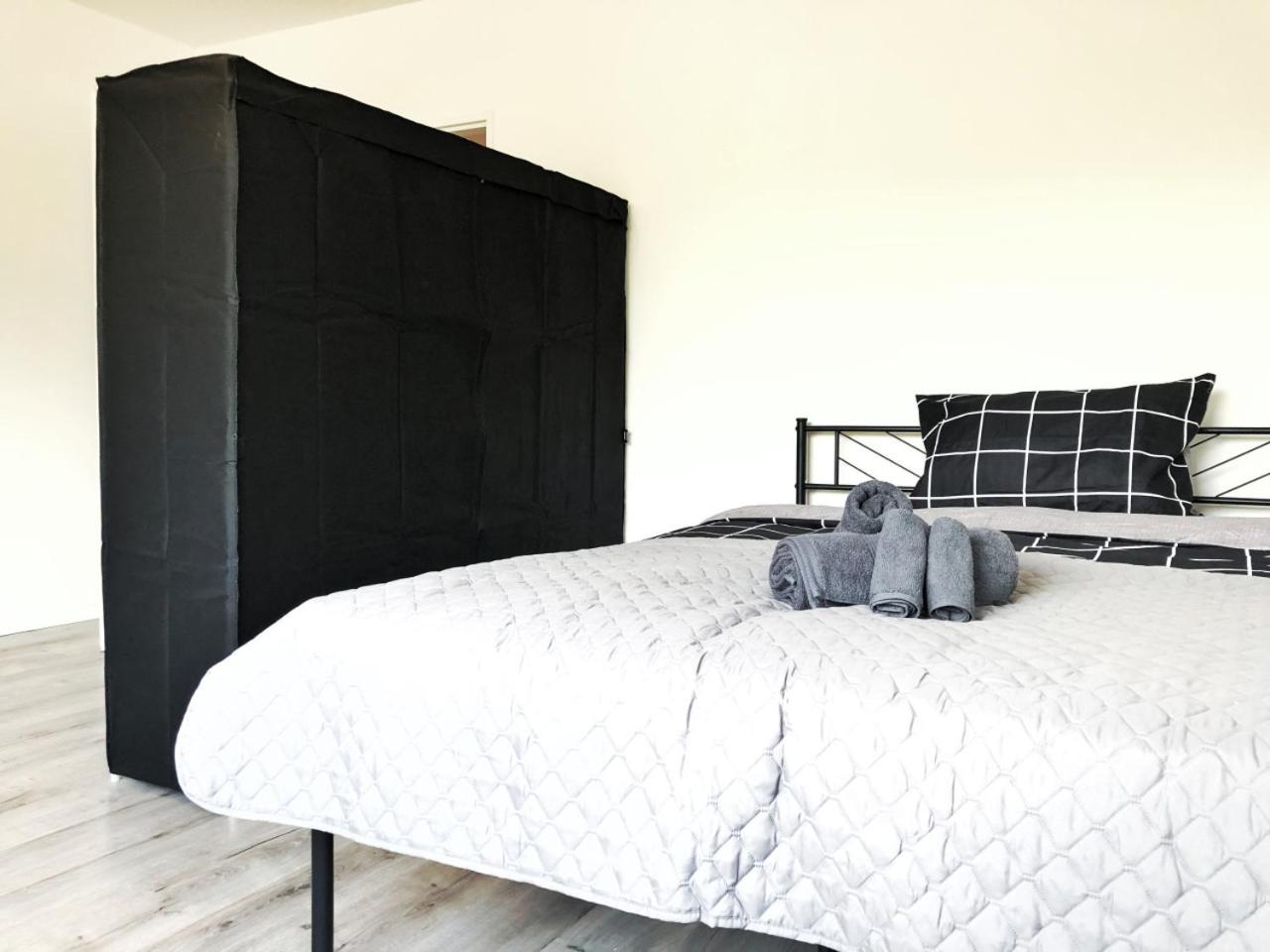HolidayHome Aparments I Spaceous Room in BER-Reinickendorf 1 Min to Metro Station