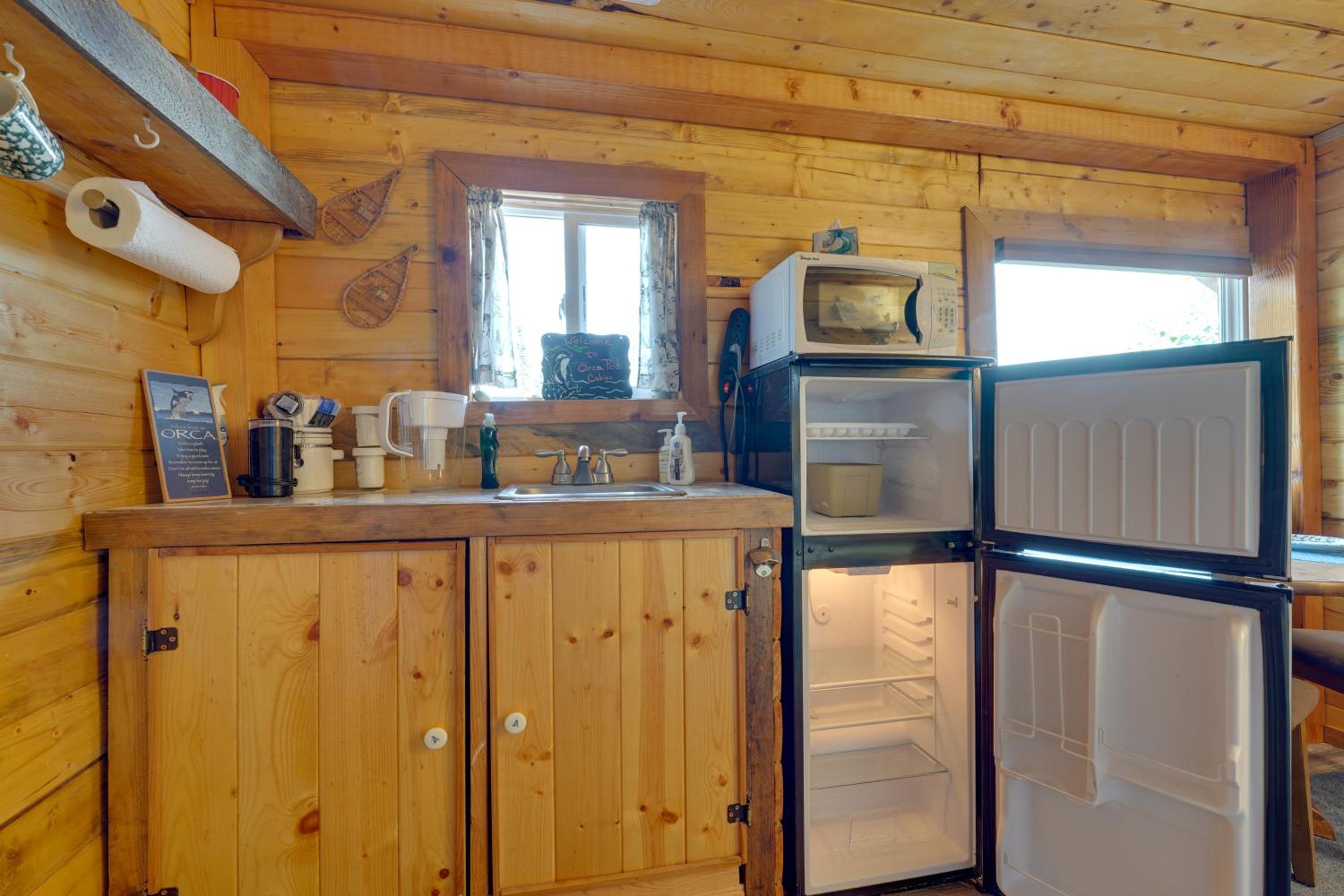 Lakefront Bliss! Ultimate Soldotna Retreat with Deck
