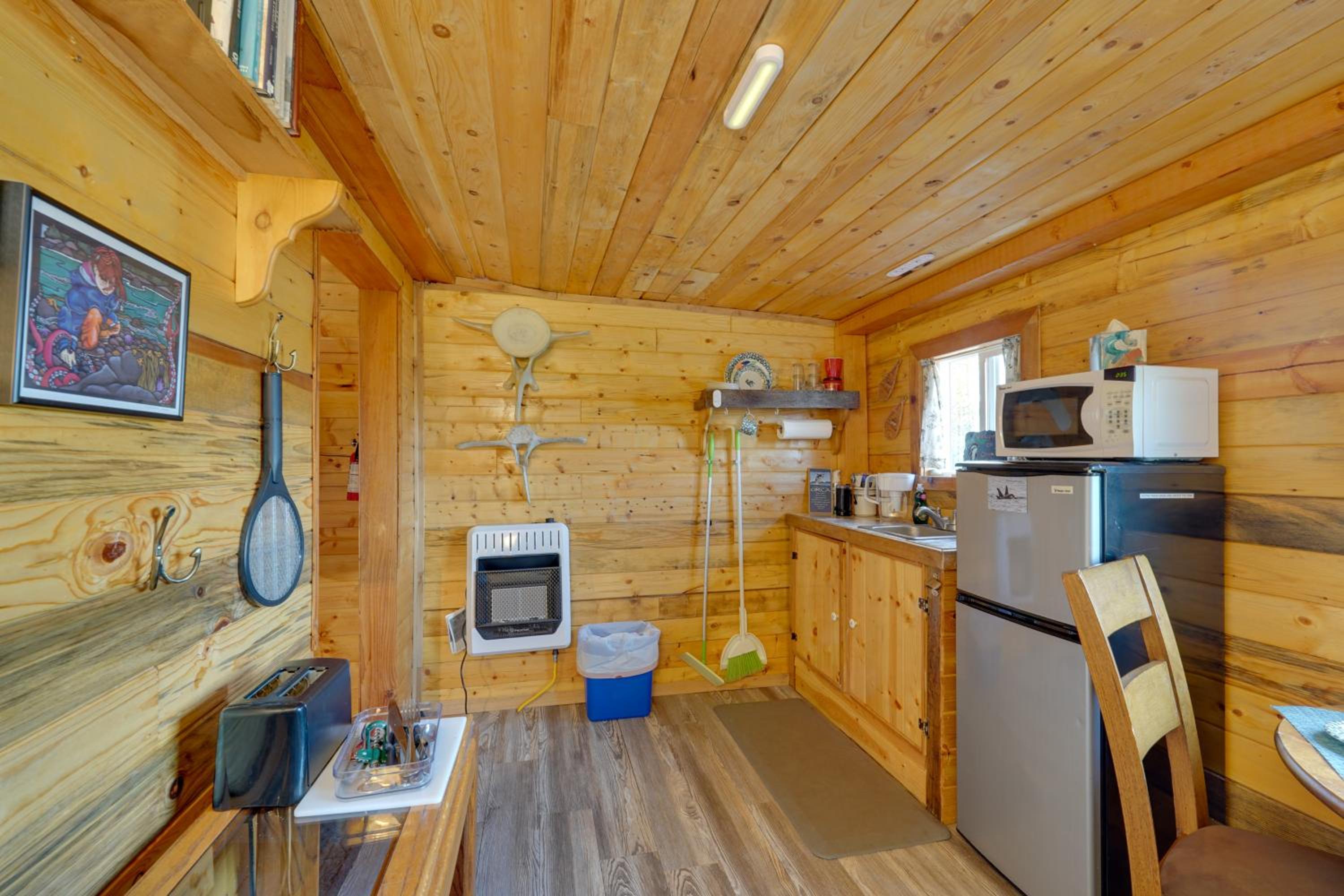 Lakefront Bliss! Ultimate Soldotna Retreat with Deck