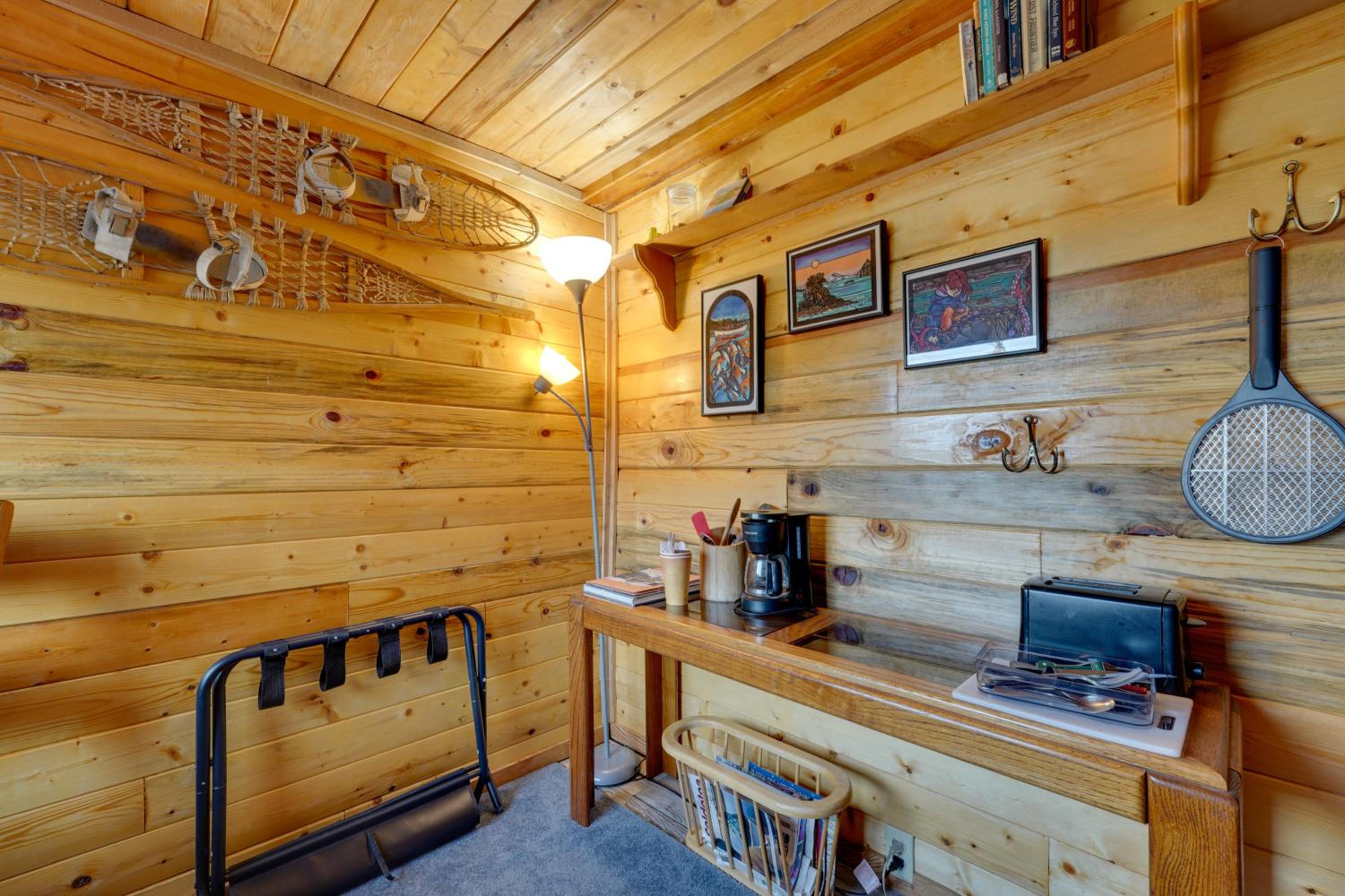 Lakefront Bliss! Ultimate Soldotna Retreat with Deck