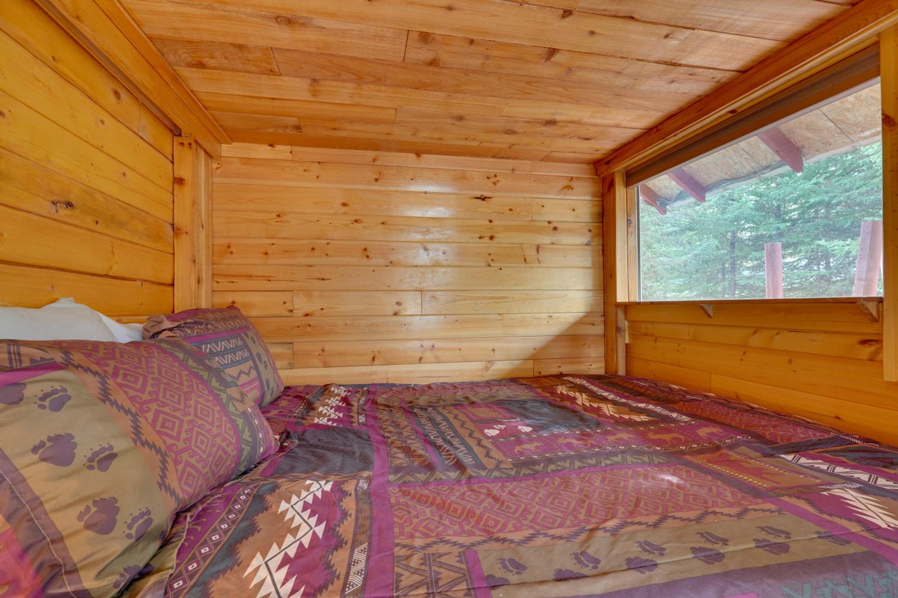 Lakefront Bliss! Ultimate Soldotna Retreat with Deck