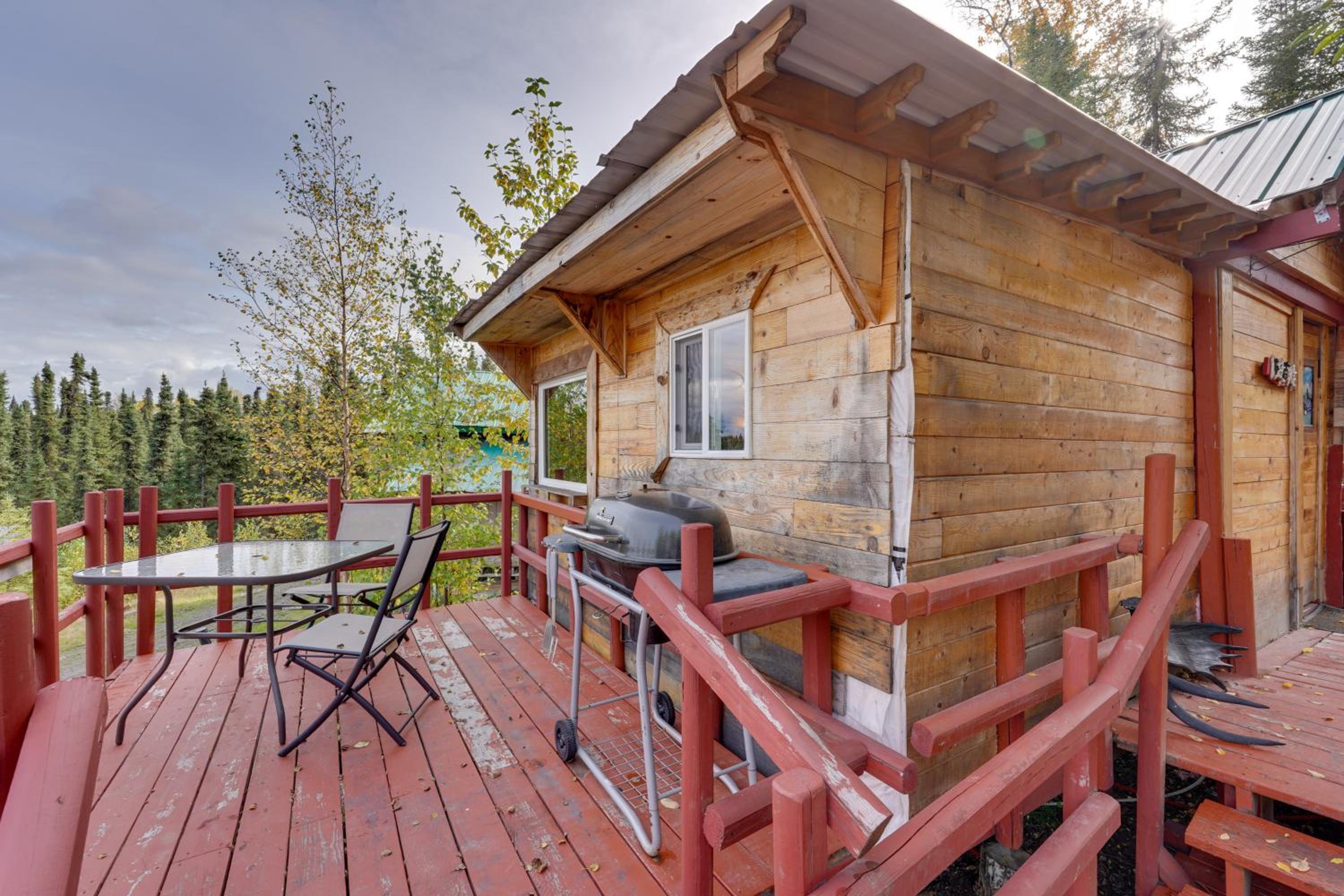 Lakefront Bliss! Ultimate Soldotna Retreat with Deck