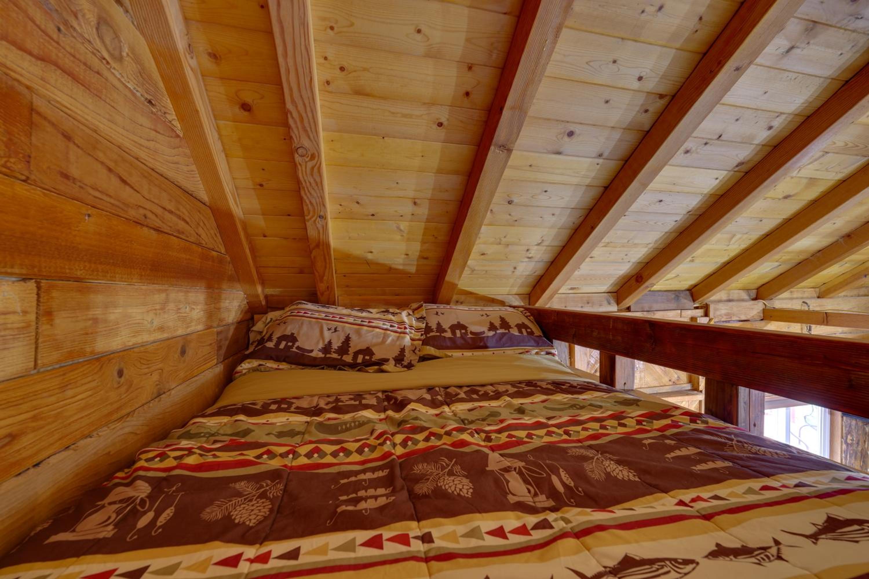 Fish, Hike and Explore Lakefront Cabin in Soldotna