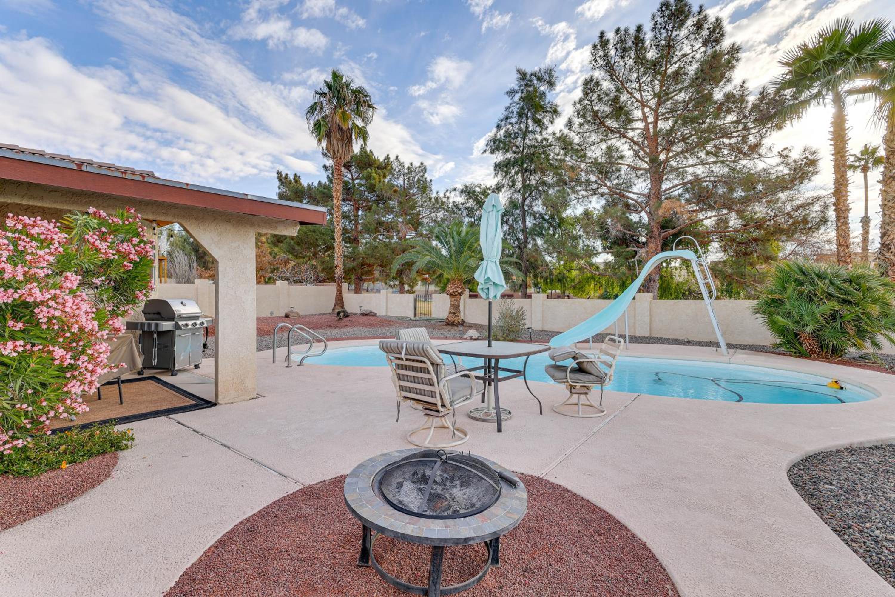 Swim with a View! Family Retreat Near Lake Havasu