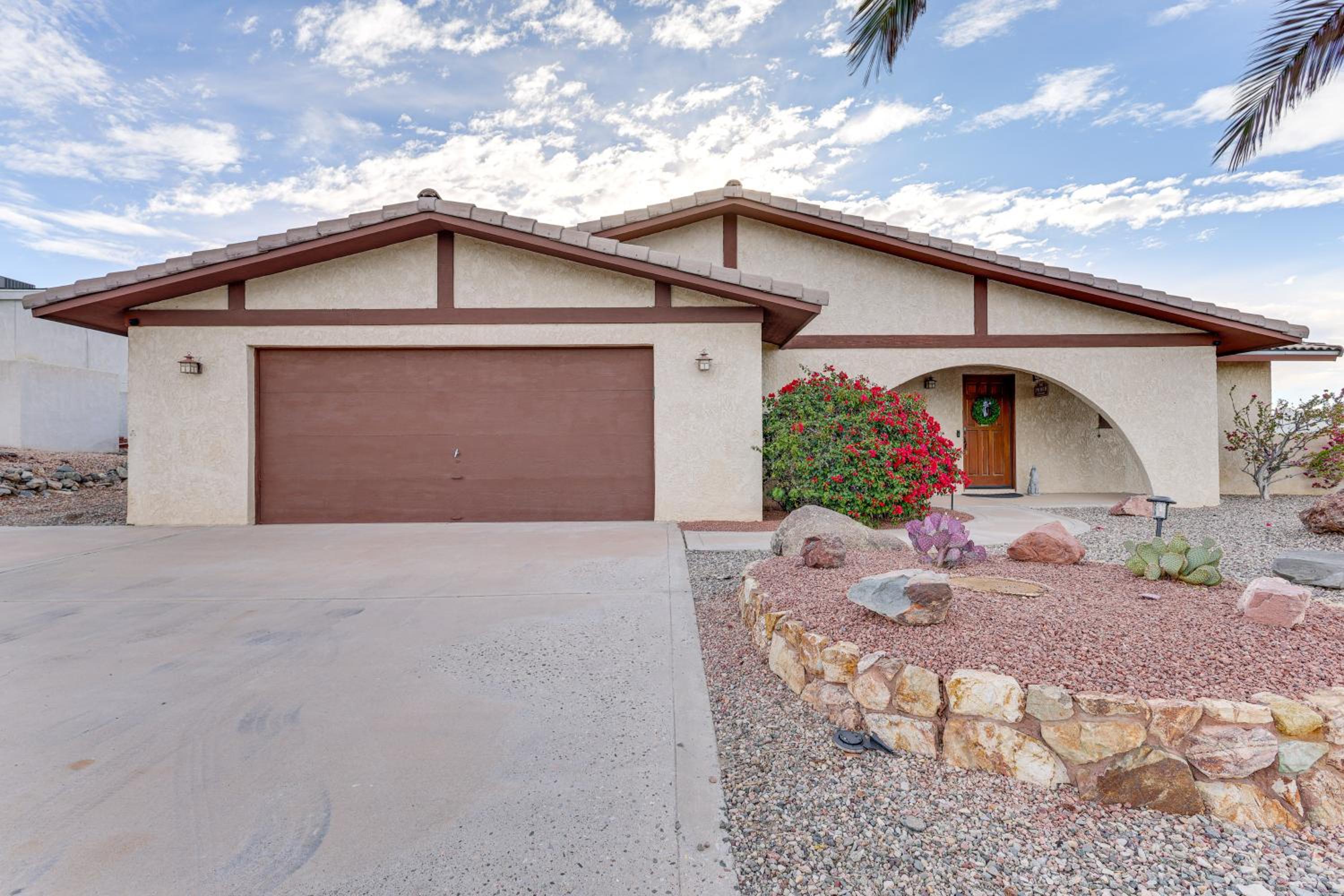 Swim with a View! Family Retreat Near Lake Havasu