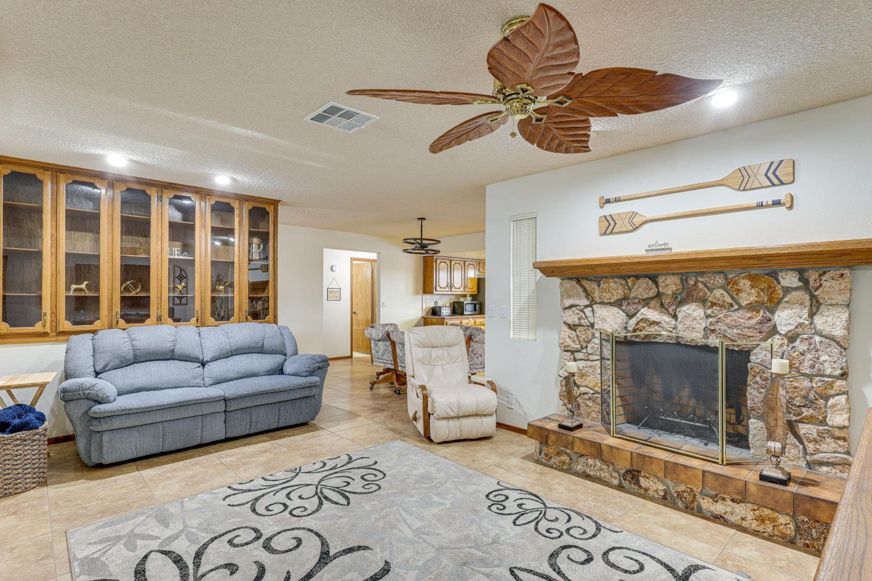 Swim with a View! Family Retreat Near Lake Havasu