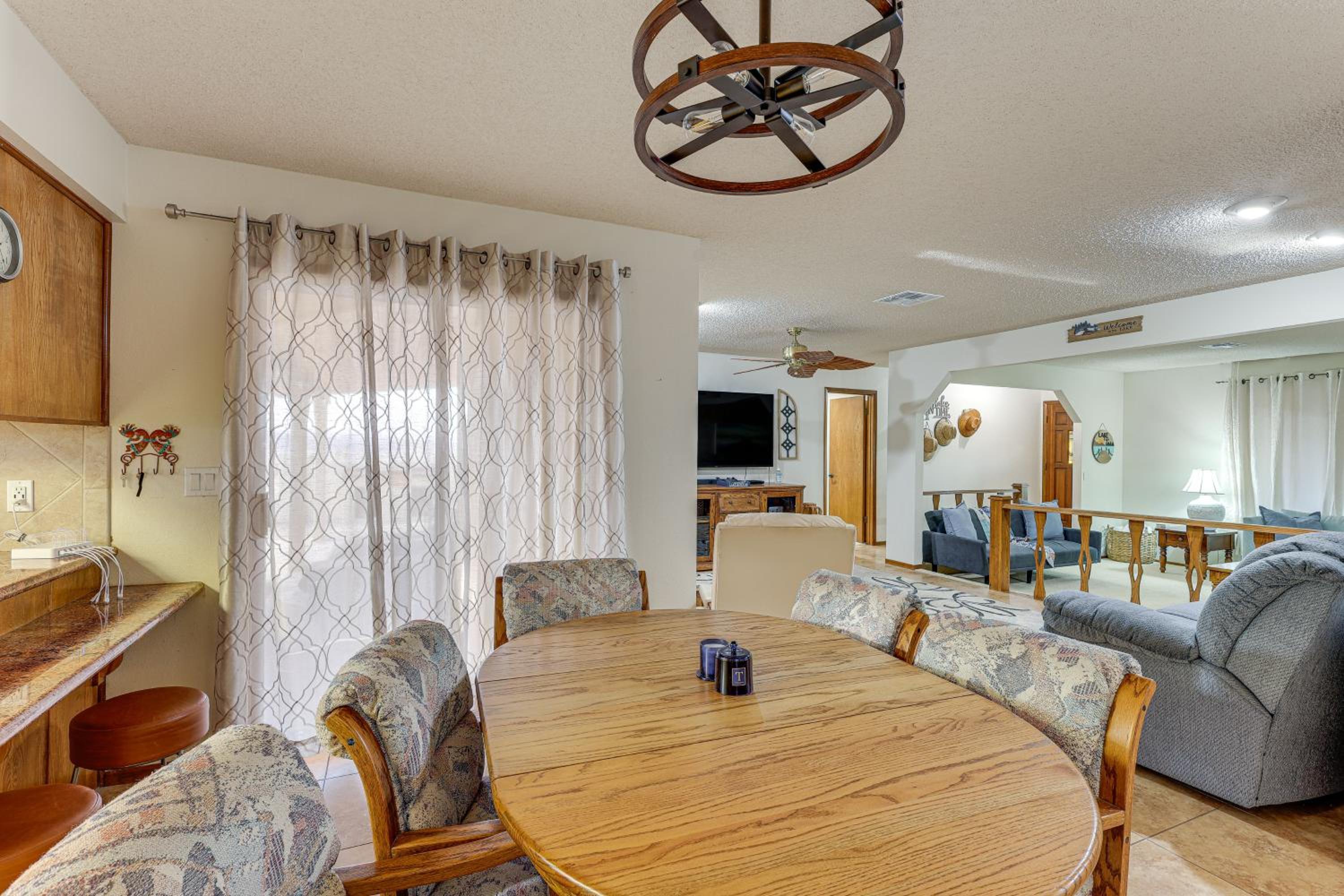Swim with a View! Family Retreat Near Lake Havasu