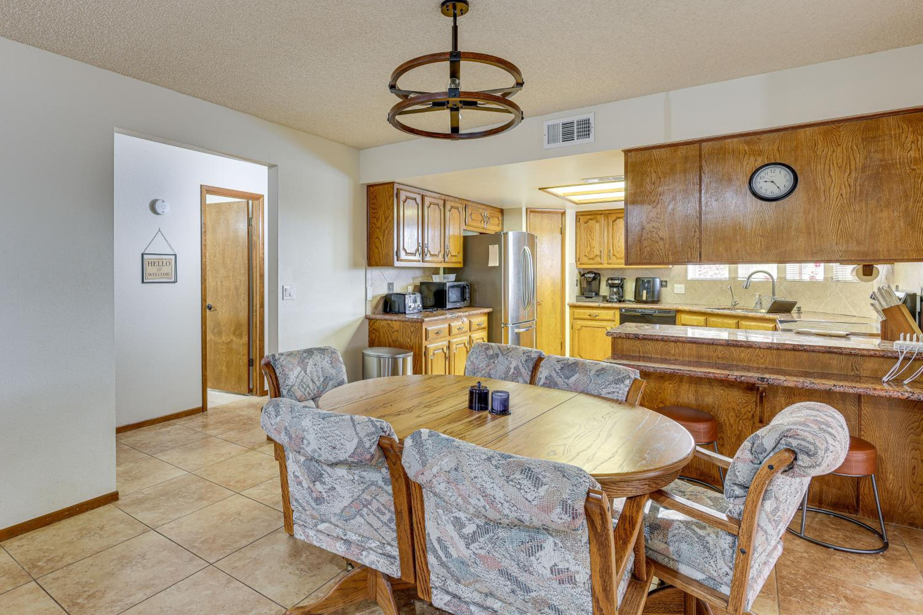 Swim with a View! Family Retreat Near Lake Havasu