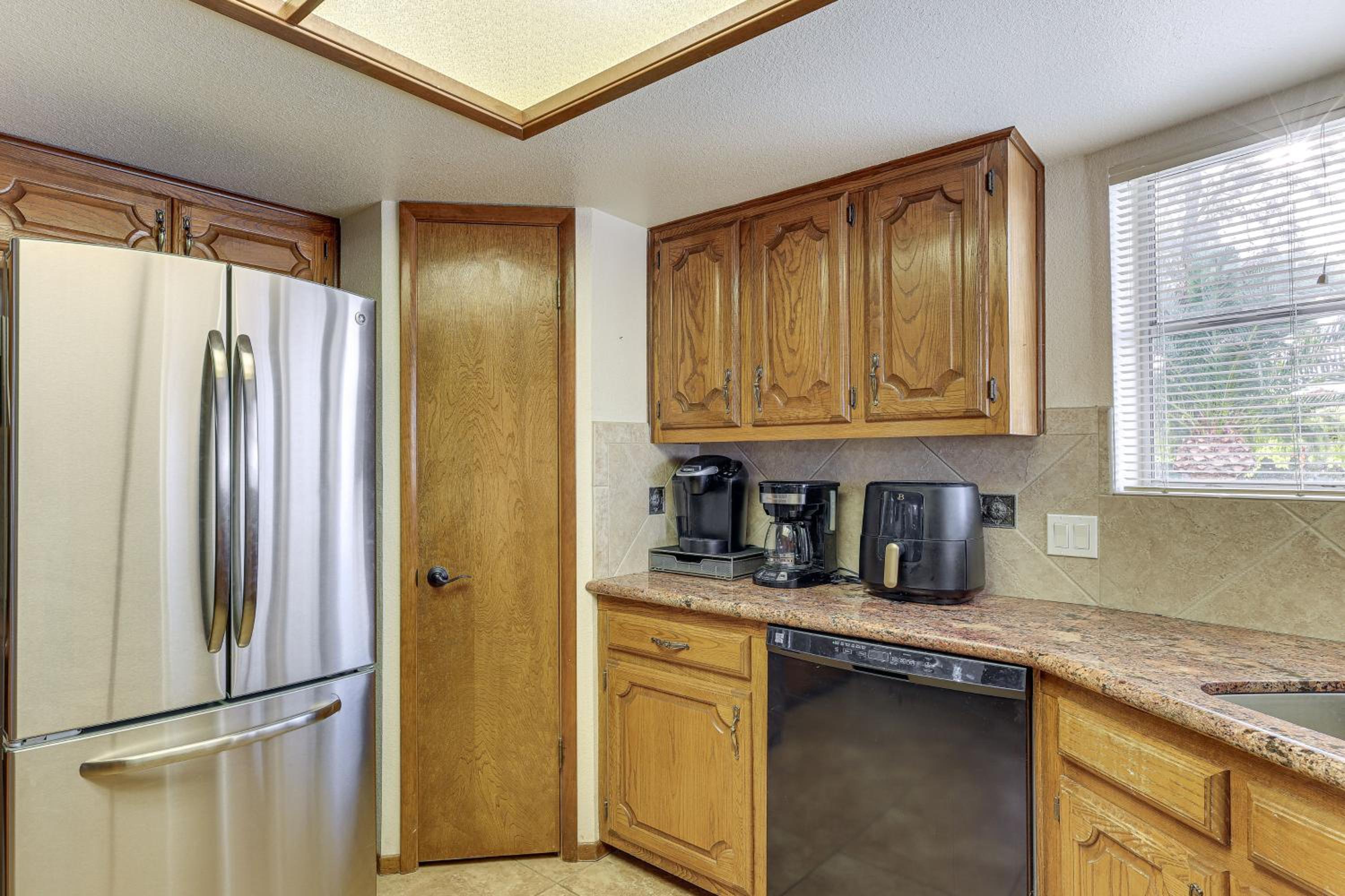 Swim with a View! Family Retreat Near Lake Havasu