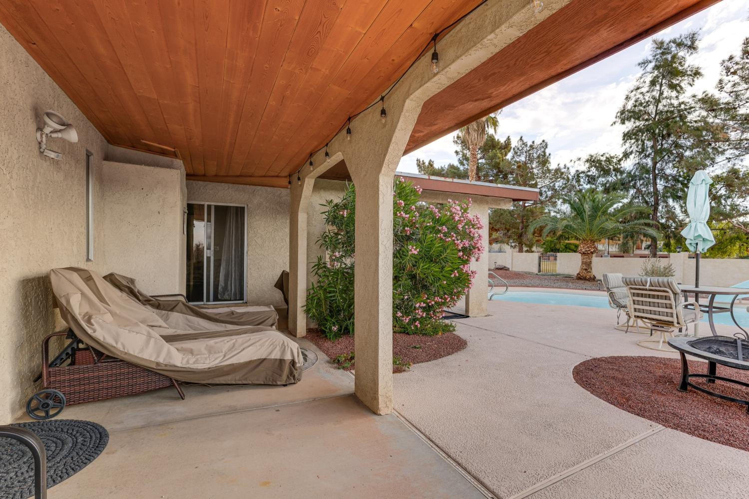 Swim with a View! Family Retreat Near Lake Havasu