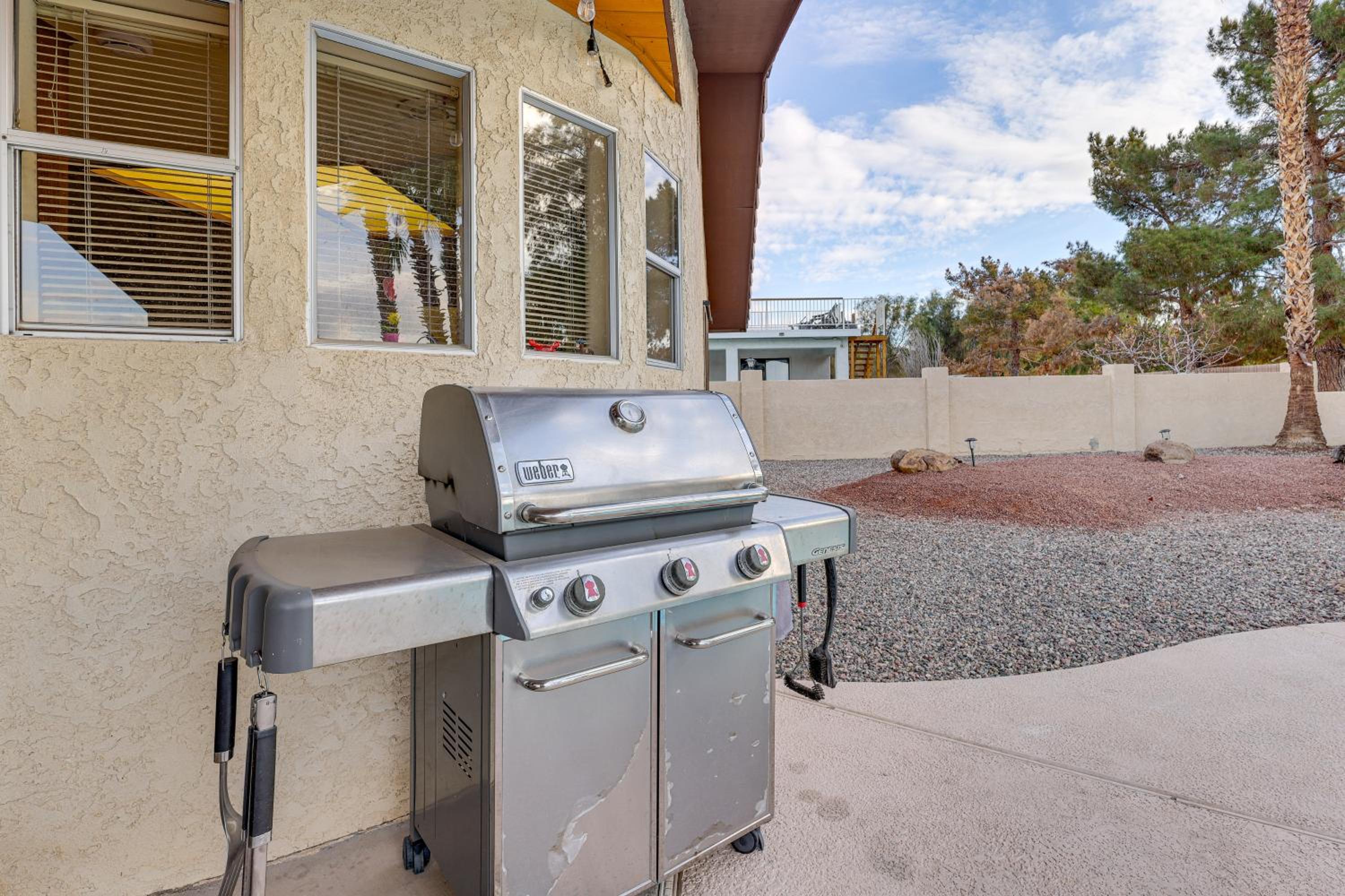 Swim with a View! Family Retreat Near Lake Havasu