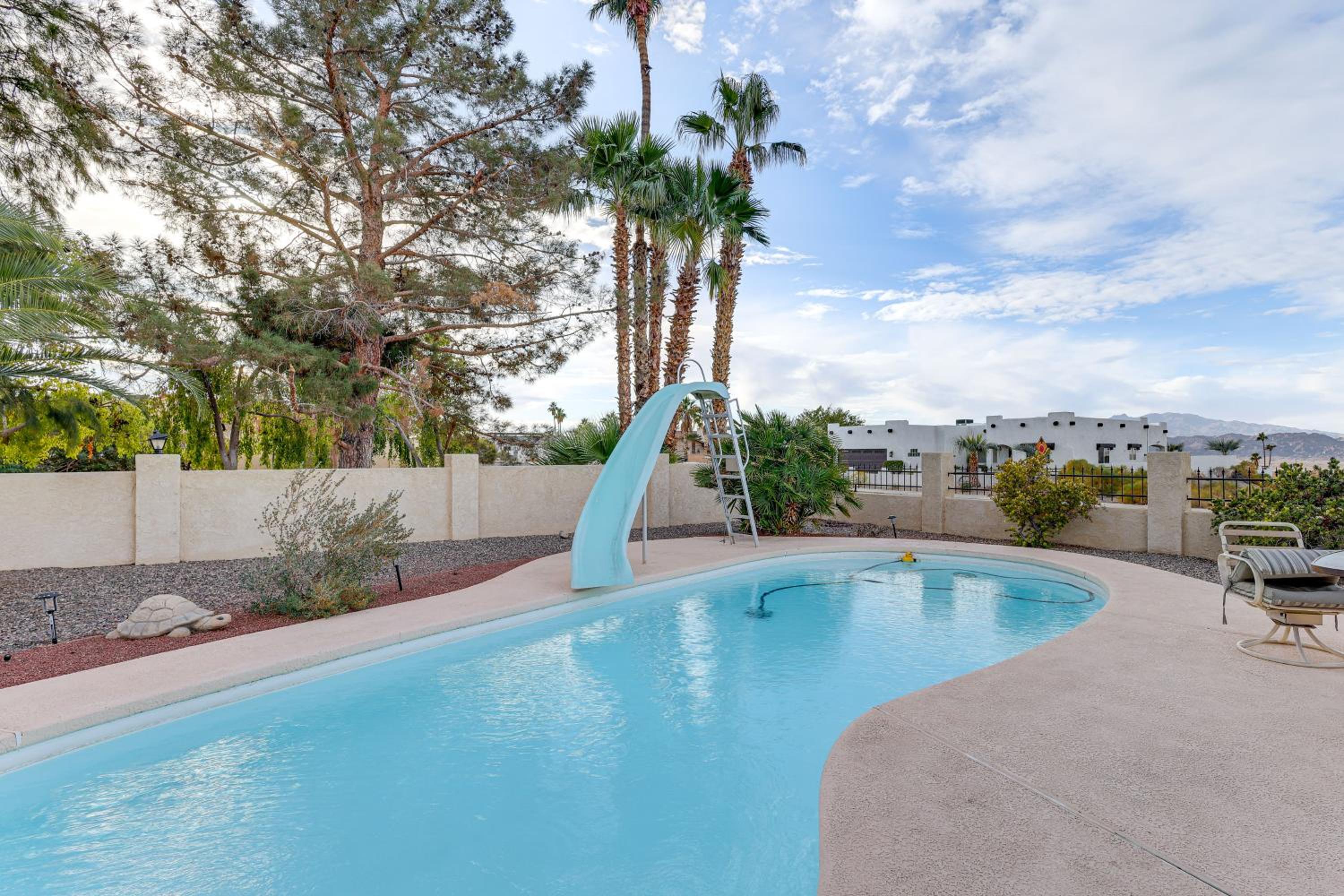 Swim with a View! Family Retreat Near Lake Havasu