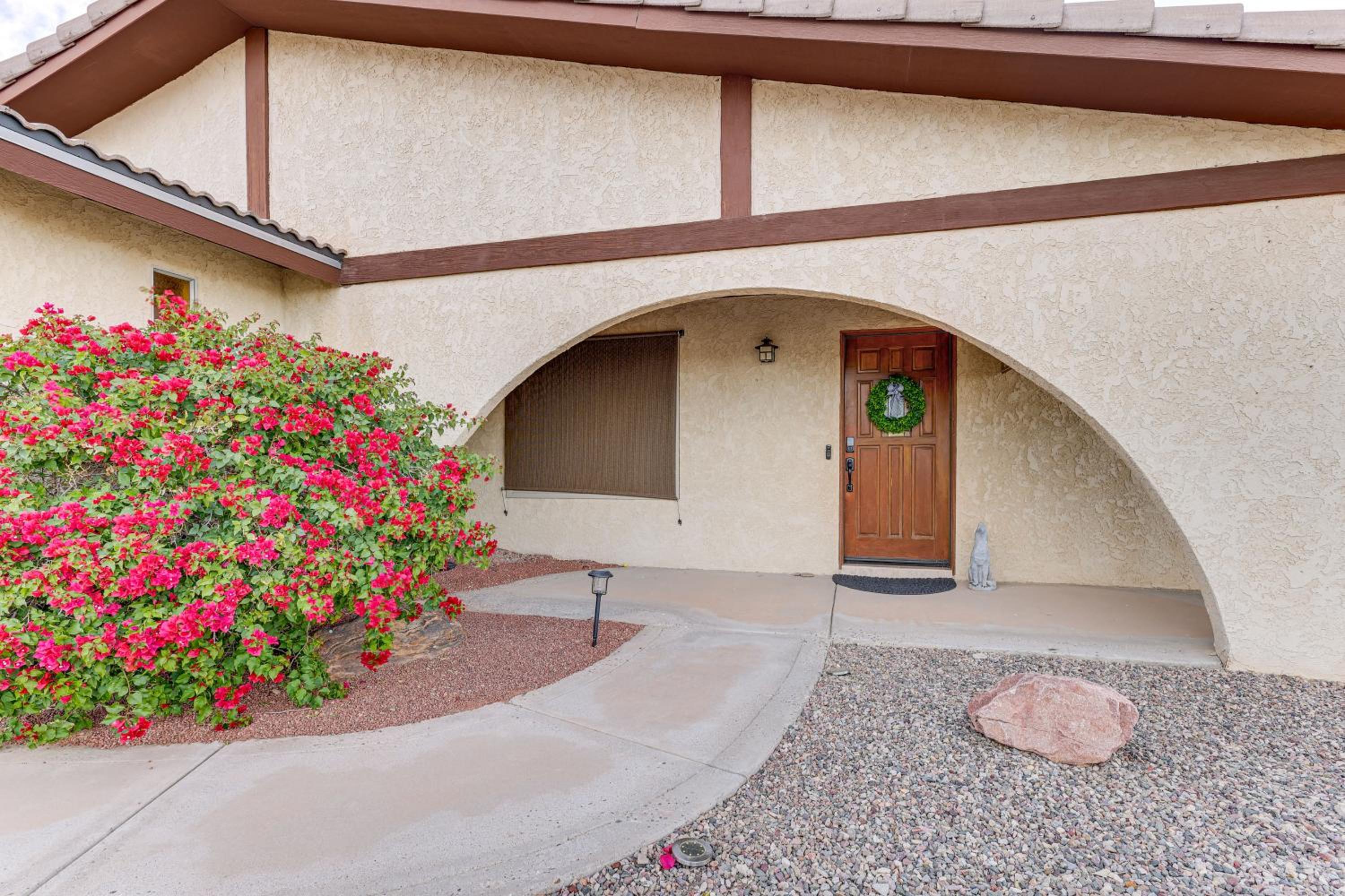Swim with a View! Family Retreat Near Lake Havasu