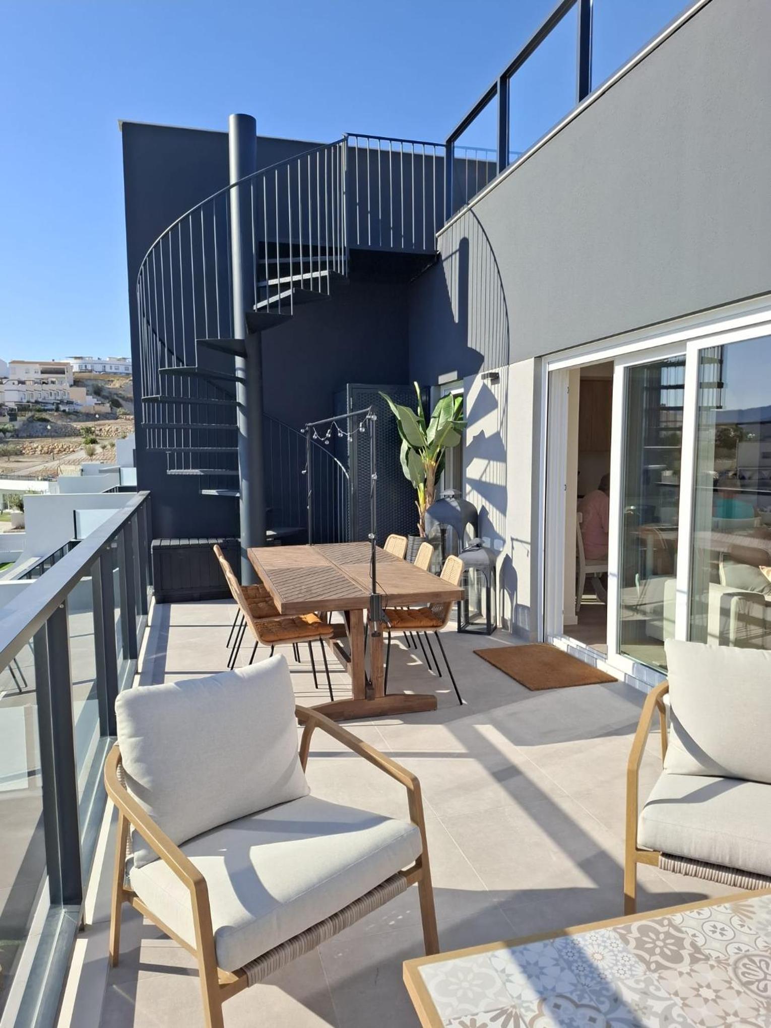 Residencial Breeze 1A by Bookaparadise