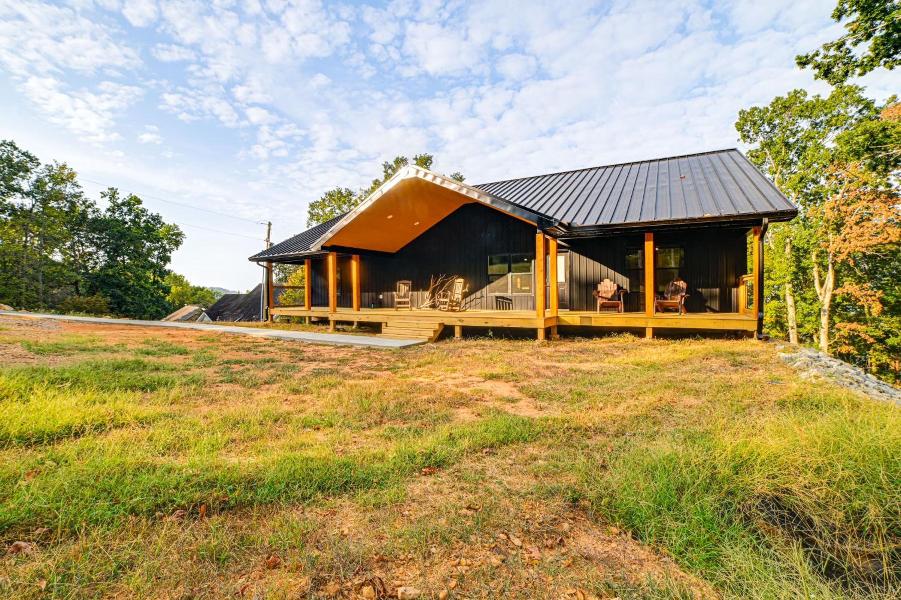Walk to Lake Barkley! Family Home with Outdoor Oasis