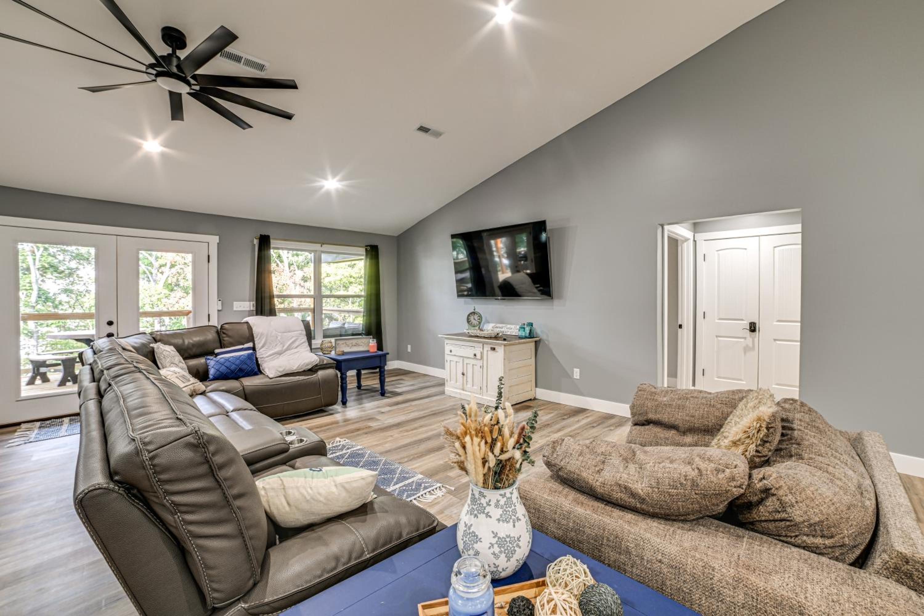 Walk to Lake Barkley! Family Home with Outdoor Oasis